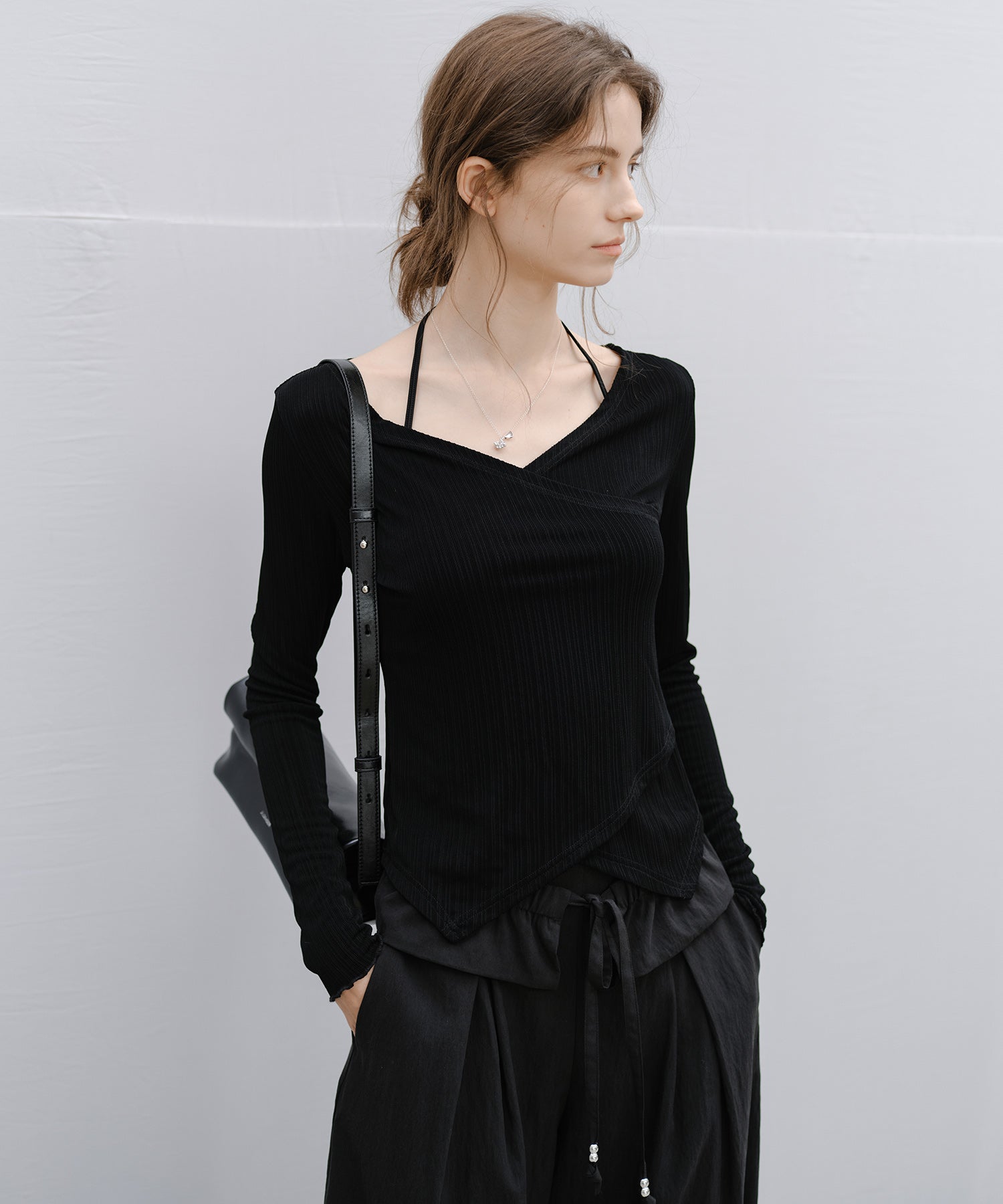 「2月下旬~3月上旬出荷」Wrap Neck Asymmetric Hem Top