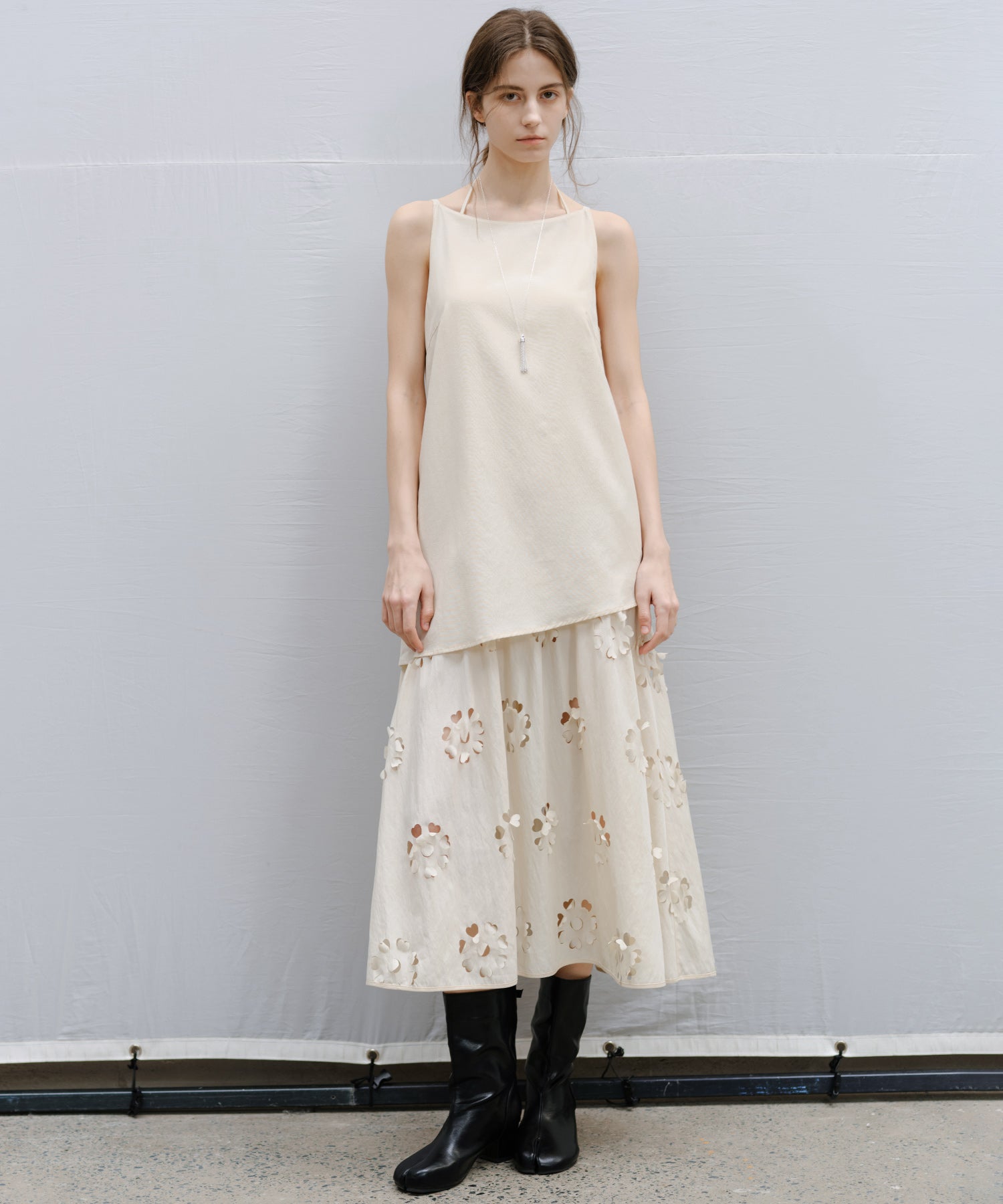 「2月下旬~3月上旬出荷」Sleeveless Cutwork Lace Midi Dress