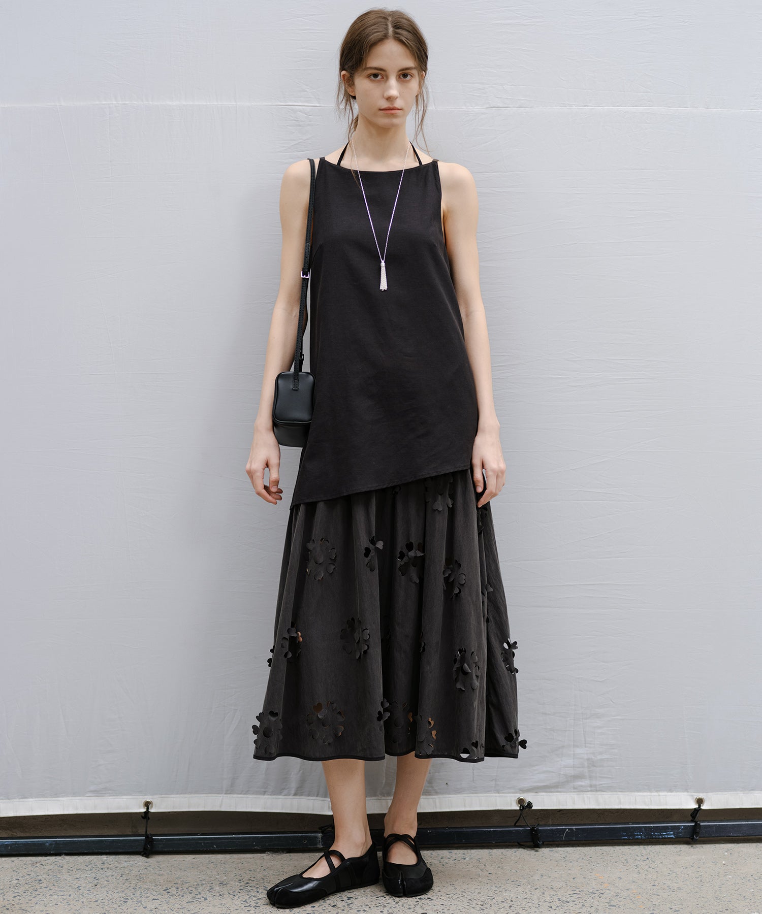 「2월 하순~3월 상순 출하」Sleeveless Cutwork Lace Midi Dress