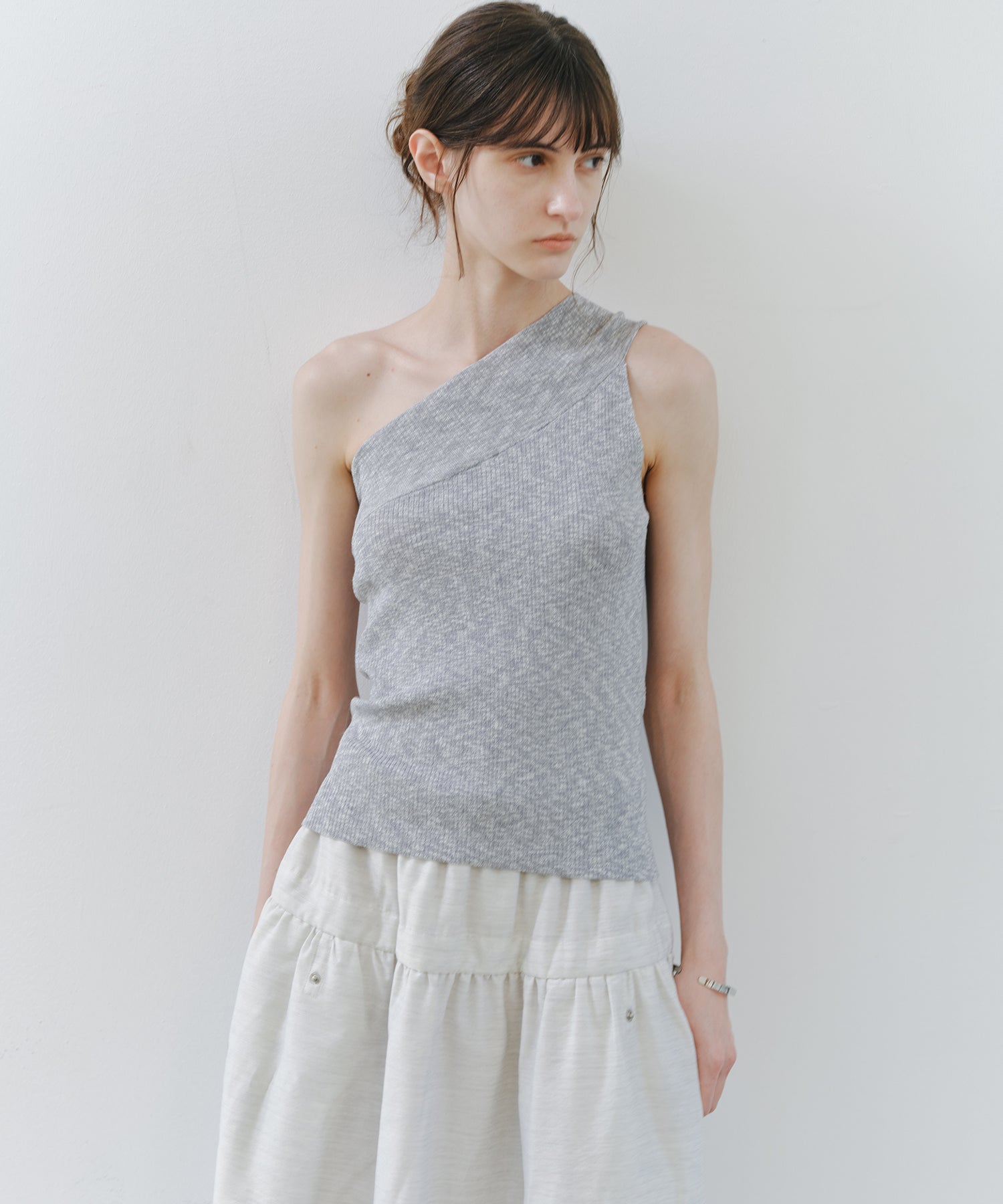 「7月中旬~下旬出荷」Asymmetric Ribbed One-Shoulder Top