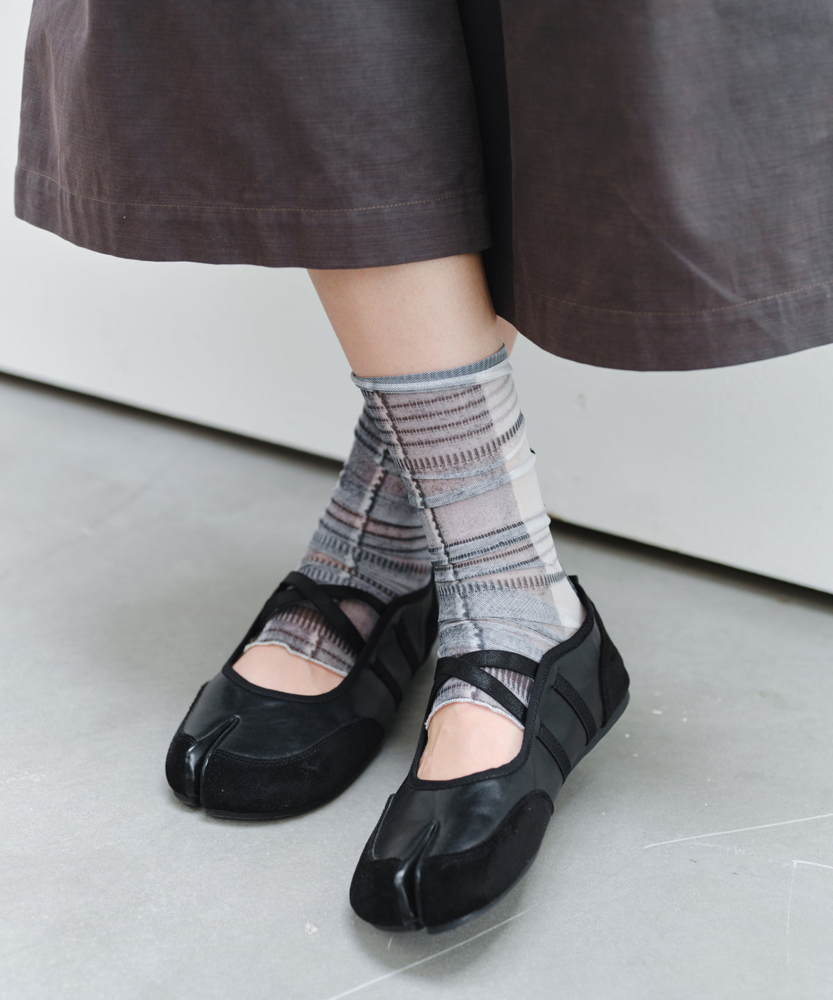 「9月下旬出荷予定」Vintage Check Sheer Leg Warmers
