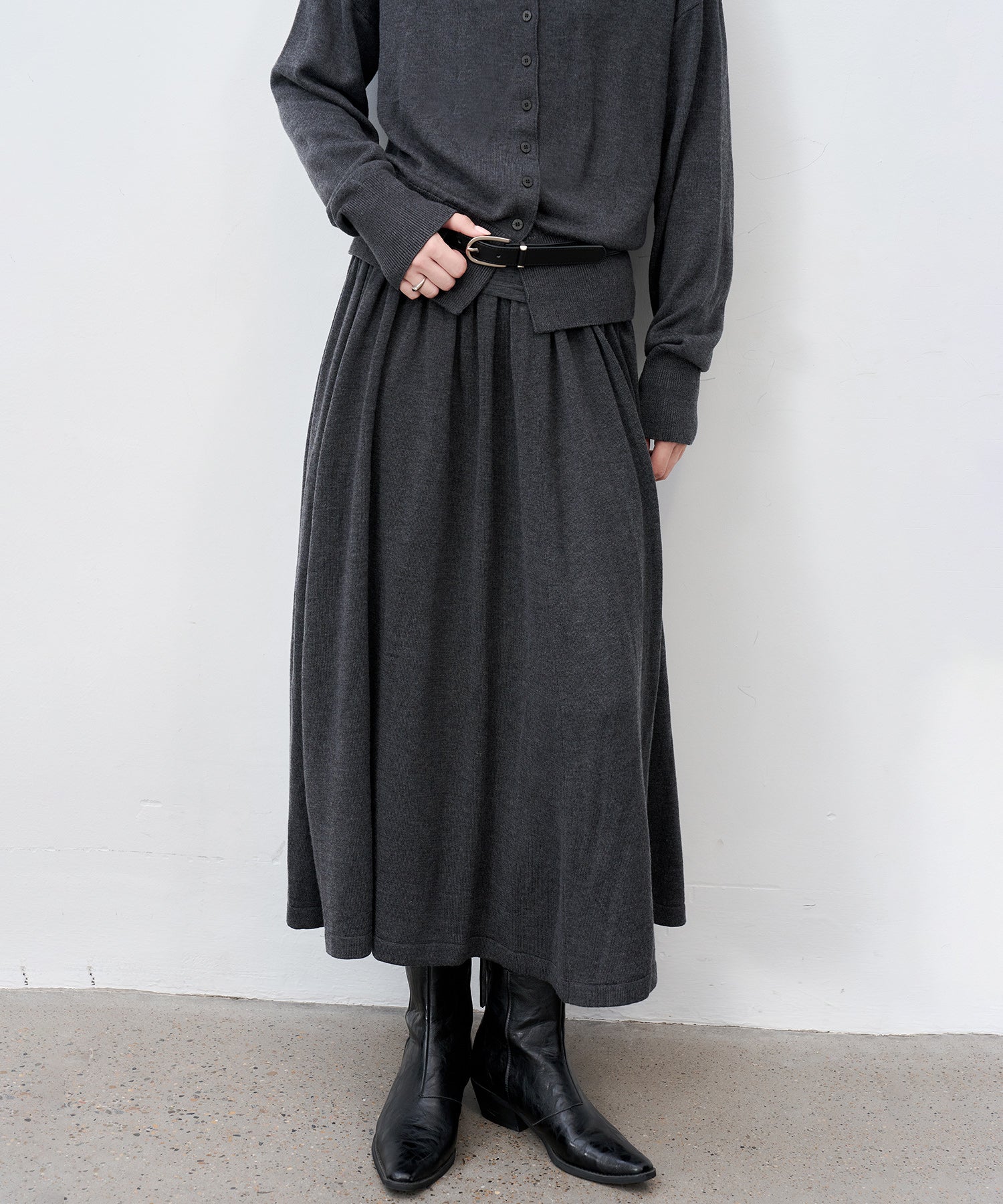 Elegant Flowy Flared Knit Midi Skirt