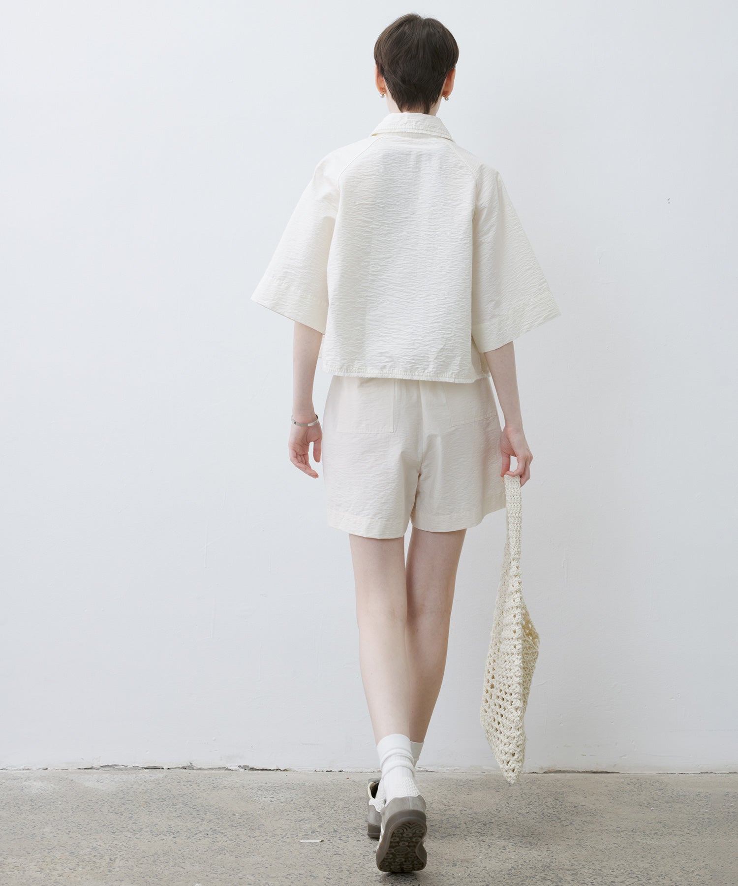 Artisanal Texture Shirt with Fringe Design – 5-Sleeve Raglan Style