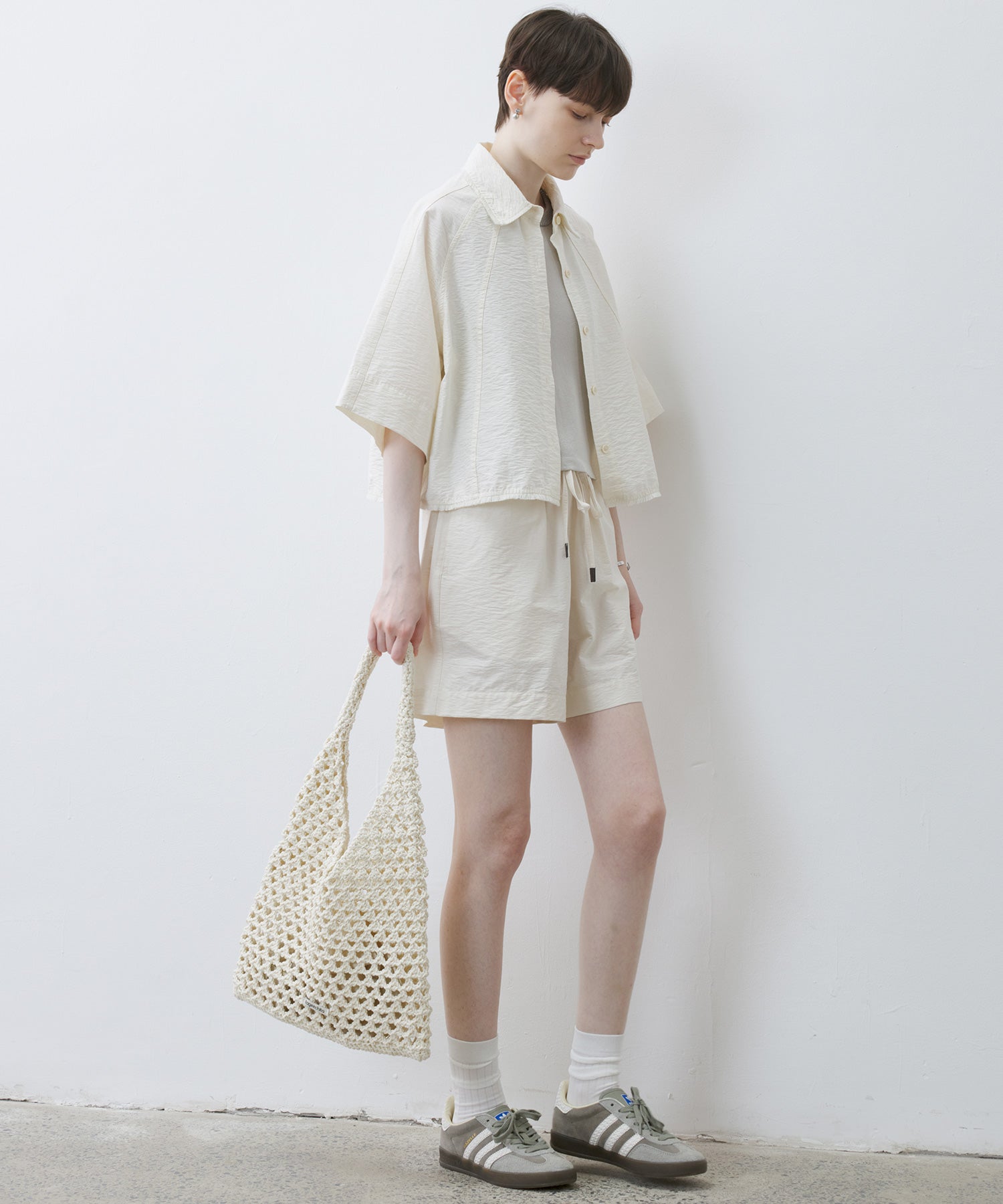 Artisanal Texture Shirt with Fringe Design – 5-Sleeve Raglan Style
