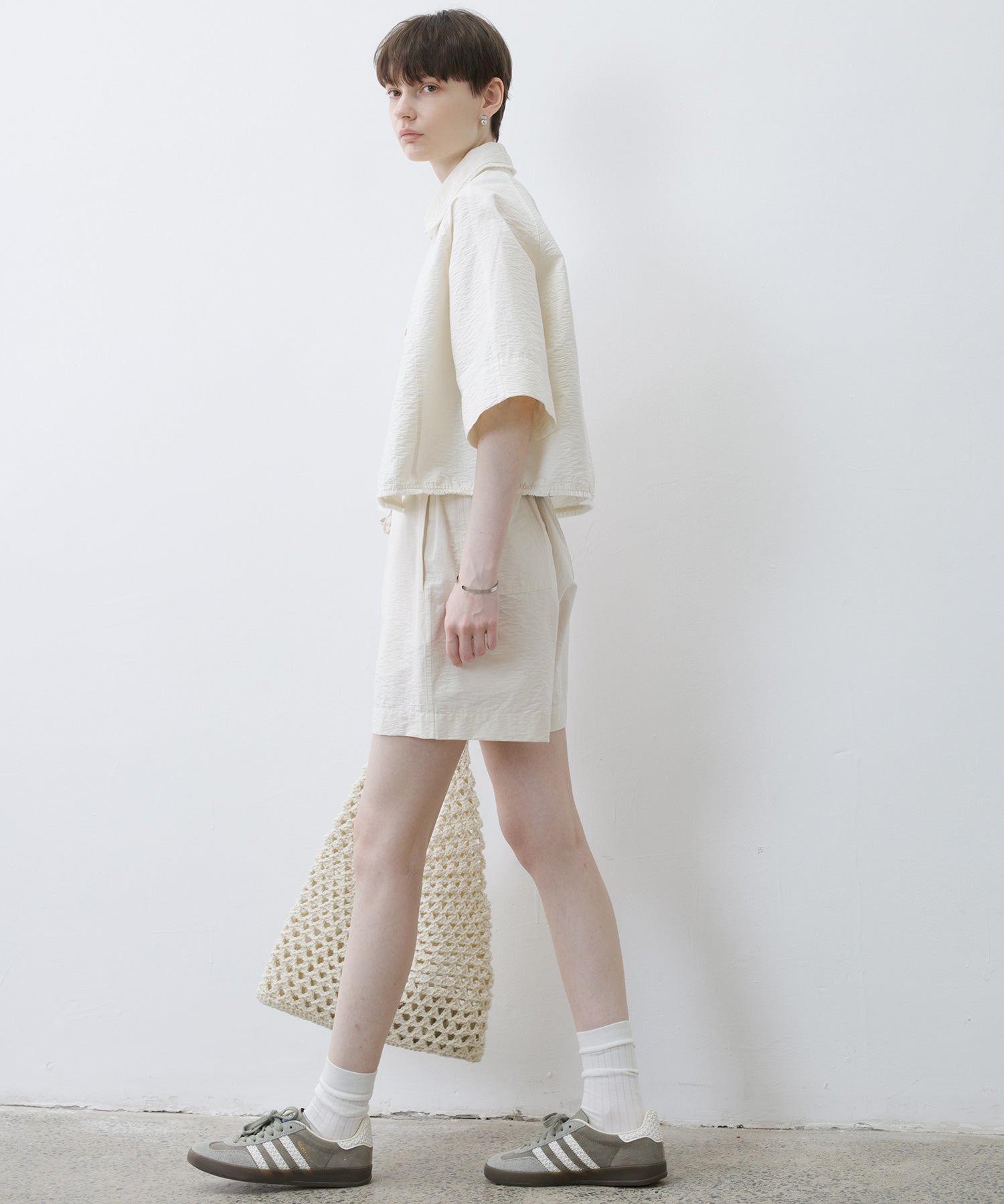 Artisanal Texture Shirt with Fringe Design – 5-Sleeve Raglan Style