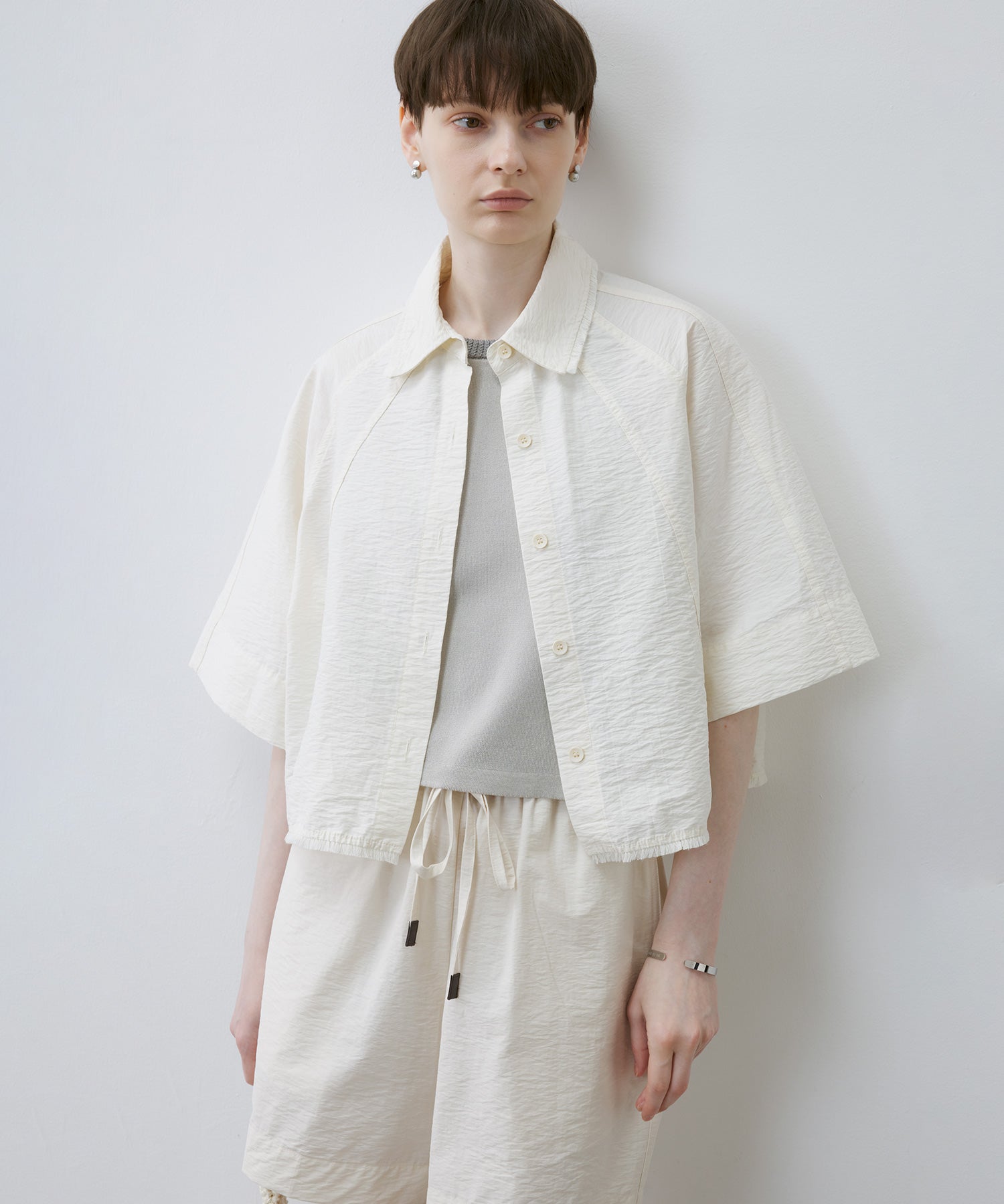 Artisanal Texture Shirt with Fringe Design – 5-Sleeve Raglan Style