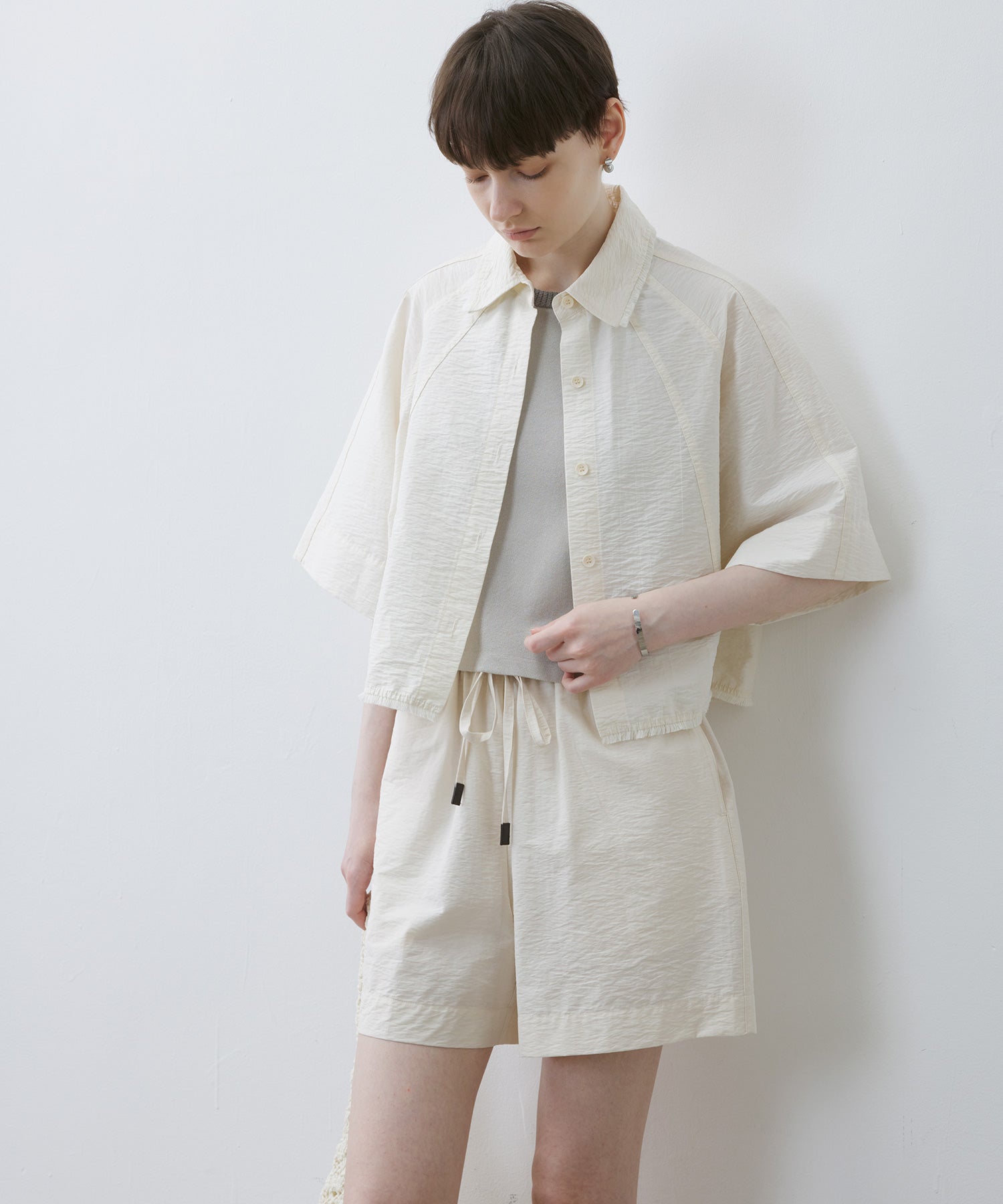 Artisanal Texture Shirt with Fringe Design – 5-Sleeve Raglan Style