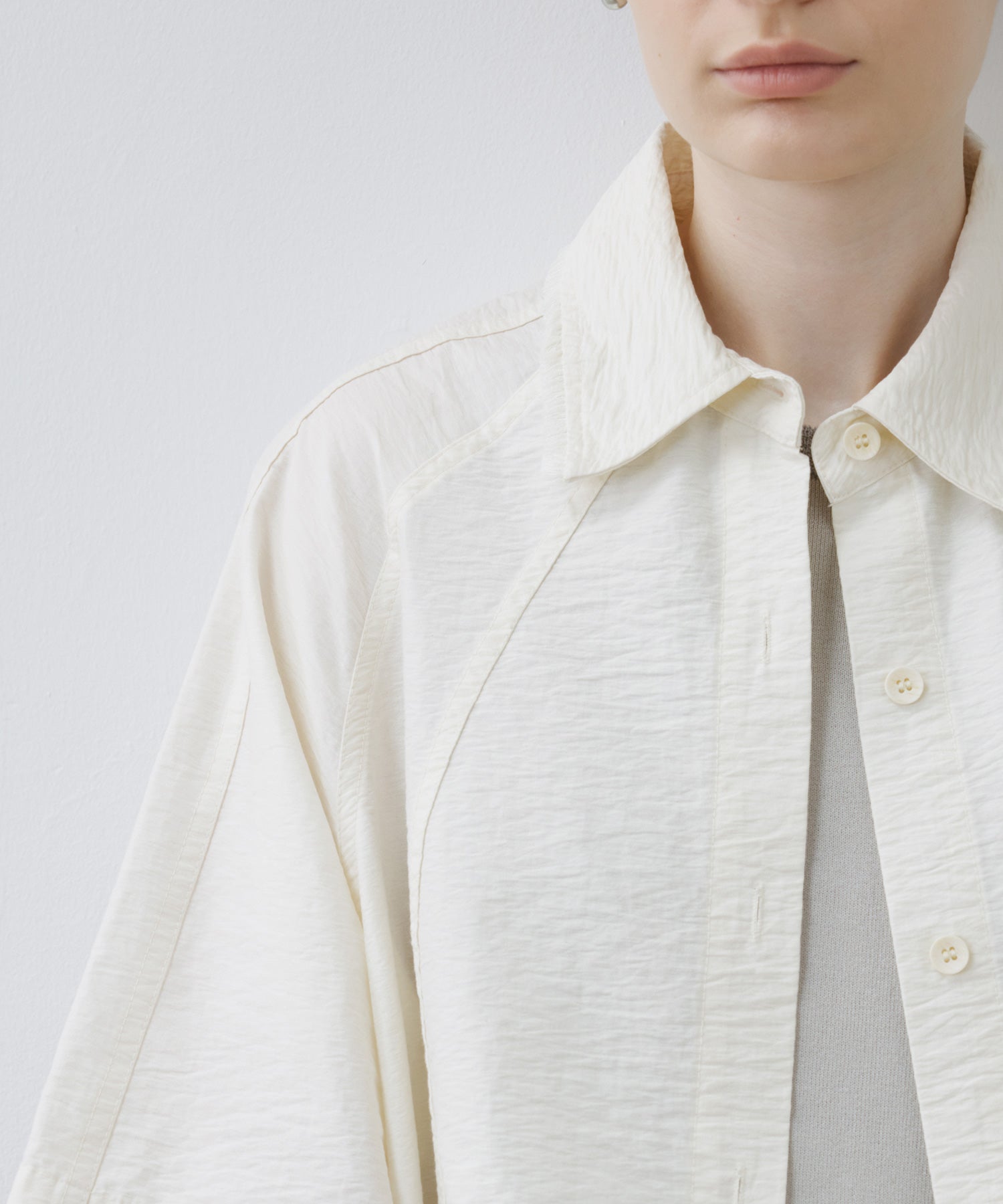 Artisanal Texture Shirt with Fringe Design – 5-Sleeve Raglan Style