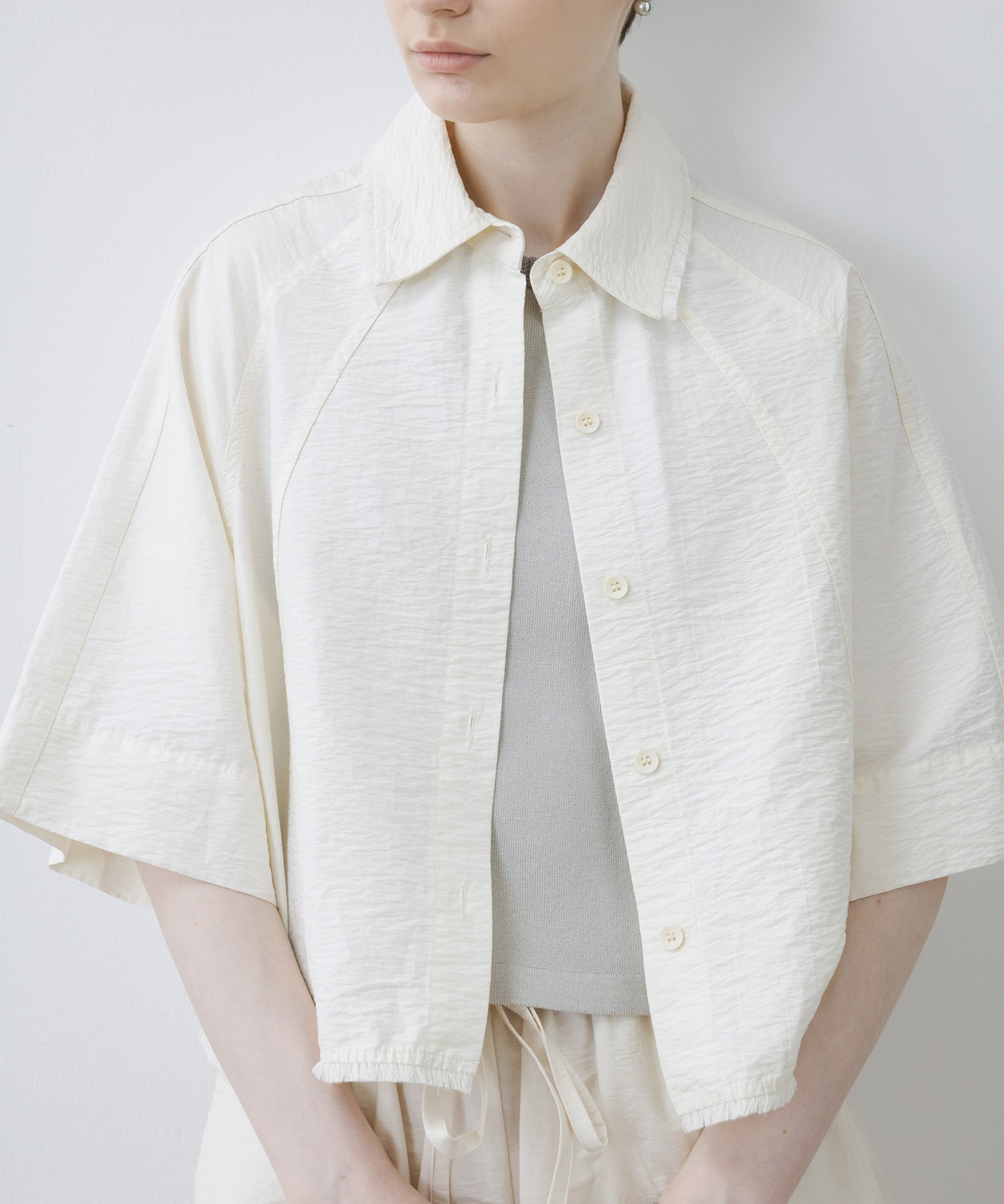 Artisanal Texture Shirt with Fringe Design – 5-Sleeve Raglan Style
