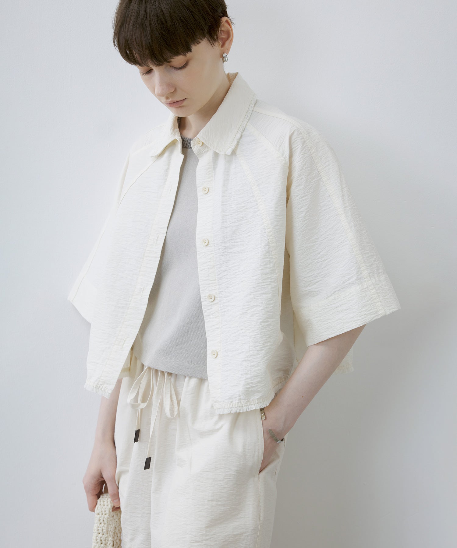 Artisanal Texture Shirt with Fringe Design – 5-Sleeve Raglan Style
