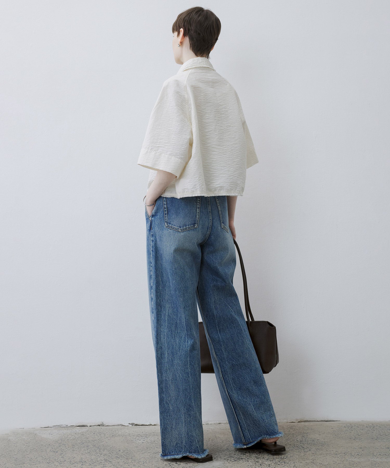 Artisanal Texture Shirt with Fringe Design – 5-Sleeve Raglan Style