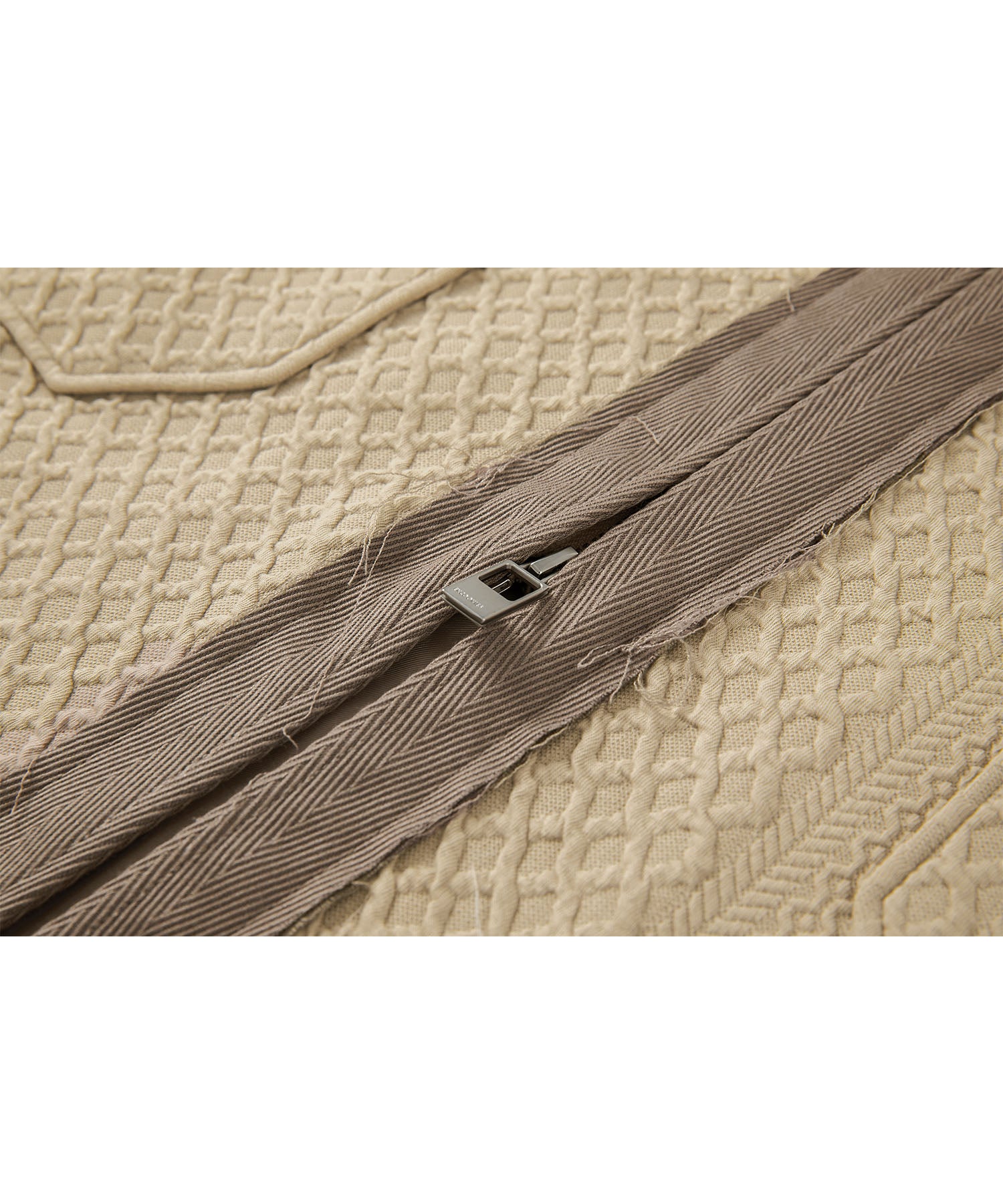 Cut-off line cable jacquard high neck long coat