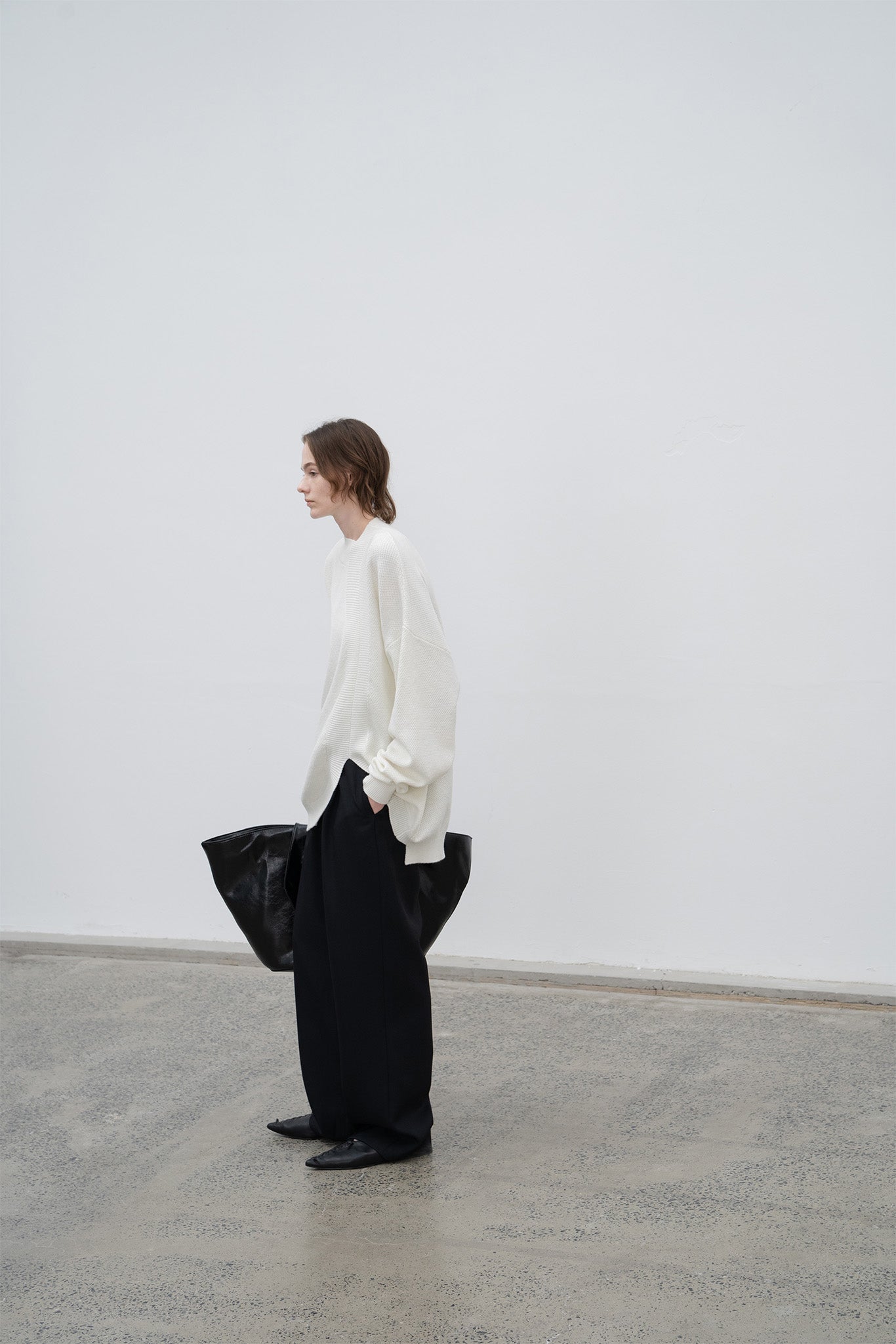 Round slit asymmetric design knit