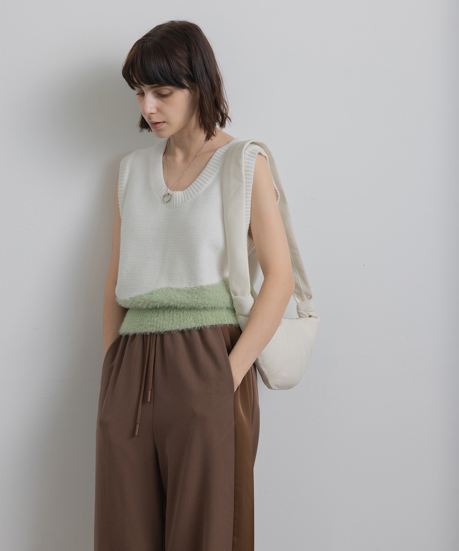 Wave docking knit vest