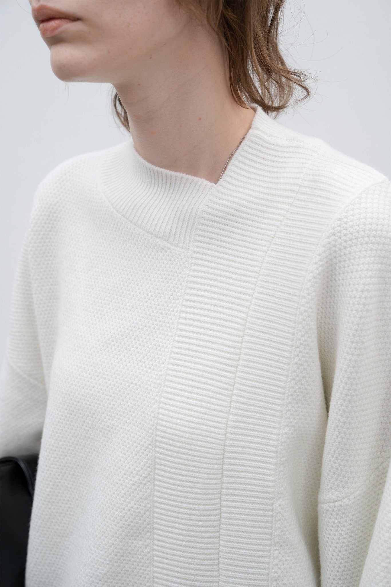 Round slit asymmetric design knit