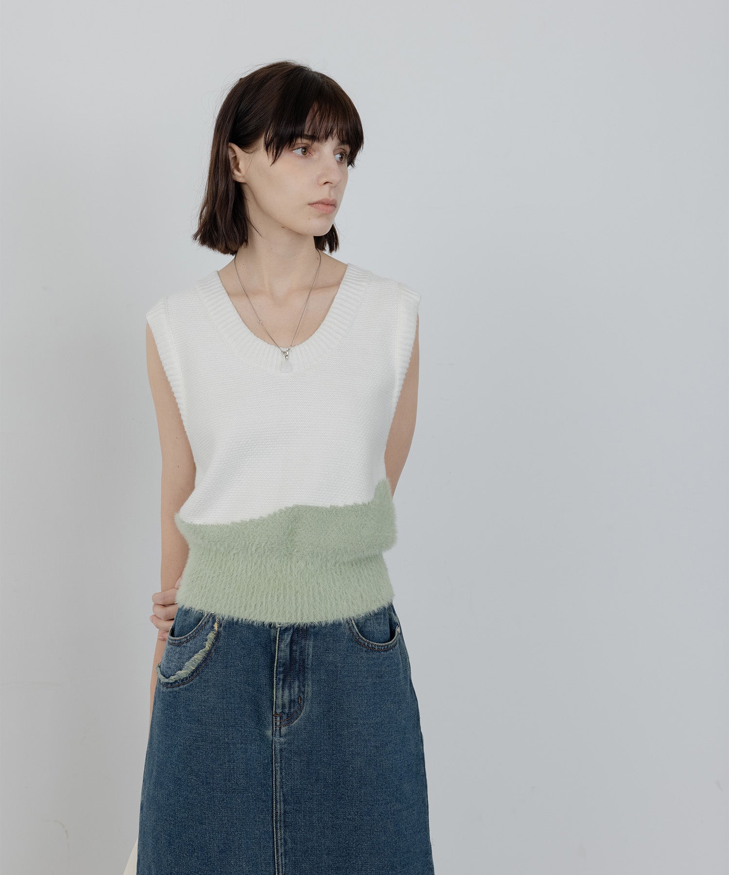 Wave docking knit vest