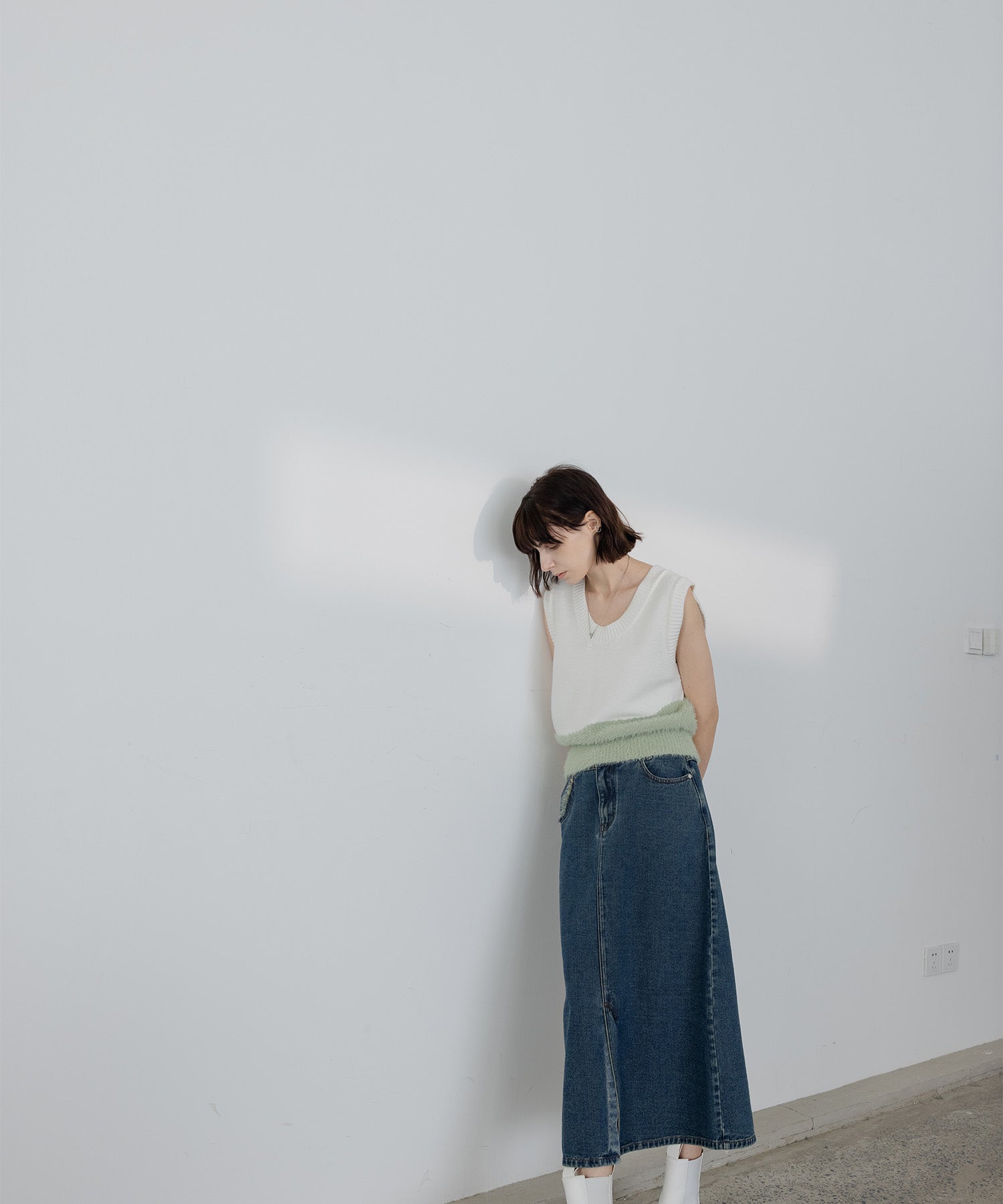 Wave docking knit vest