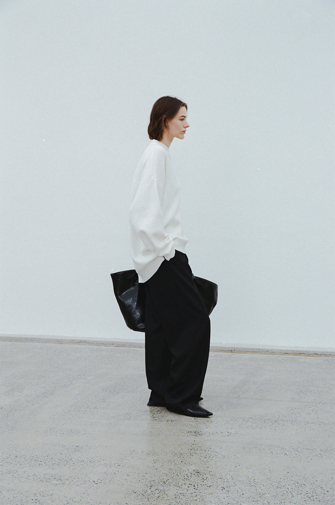 Round slit asymmetric design knit