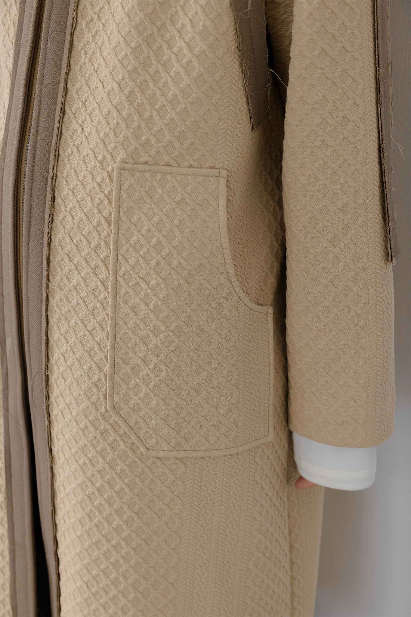 Cut-off line cable jacquard high neck long coat