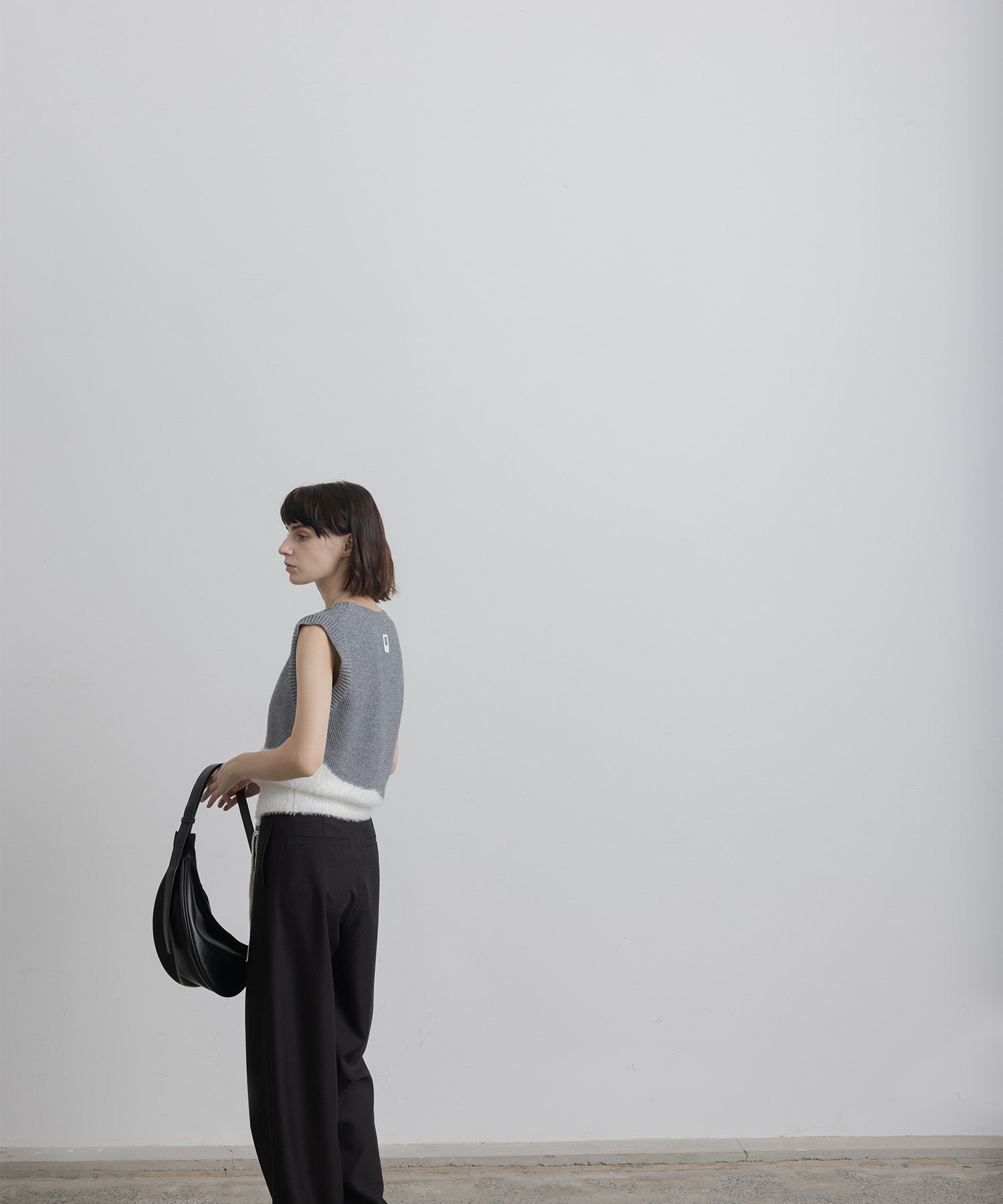 Wave docking knit vest