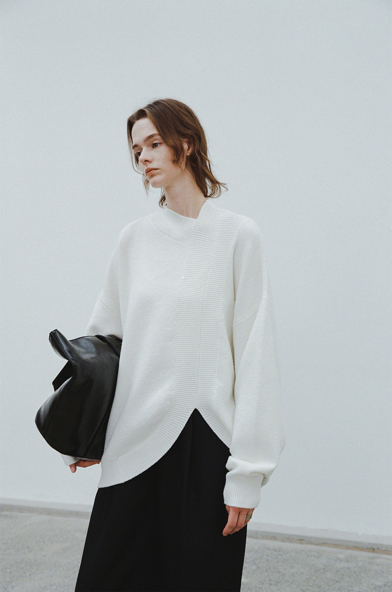 Round slit asymmetric design knit