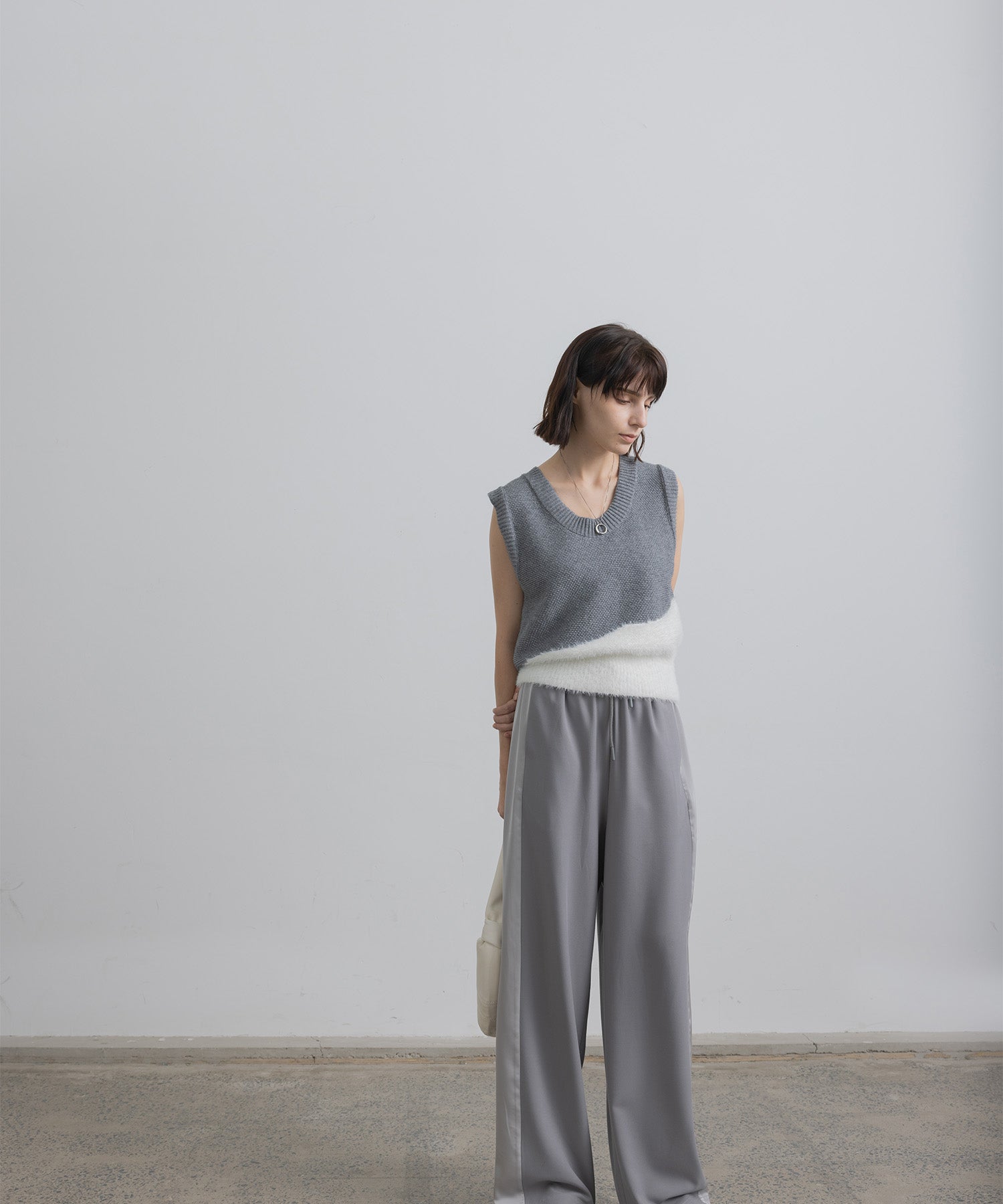 Wave docking knit vest