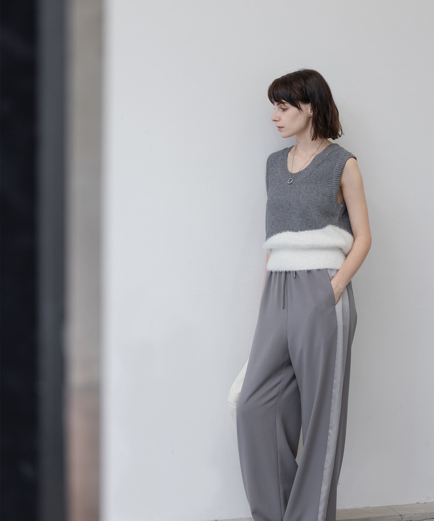 Wave docking knit vest