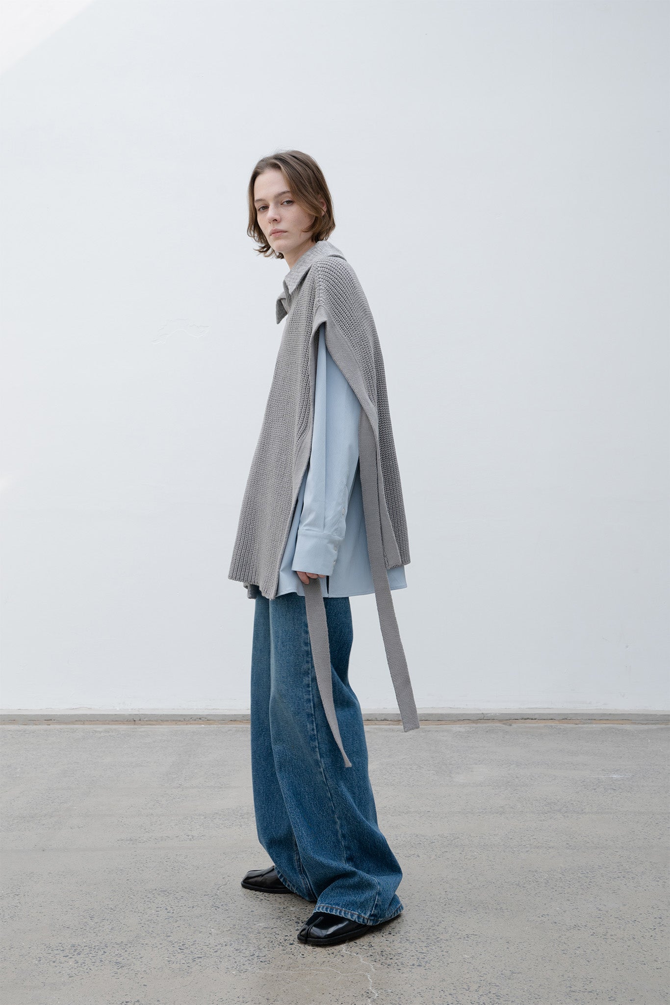 Stand collar high neck half zip up side open knit vest