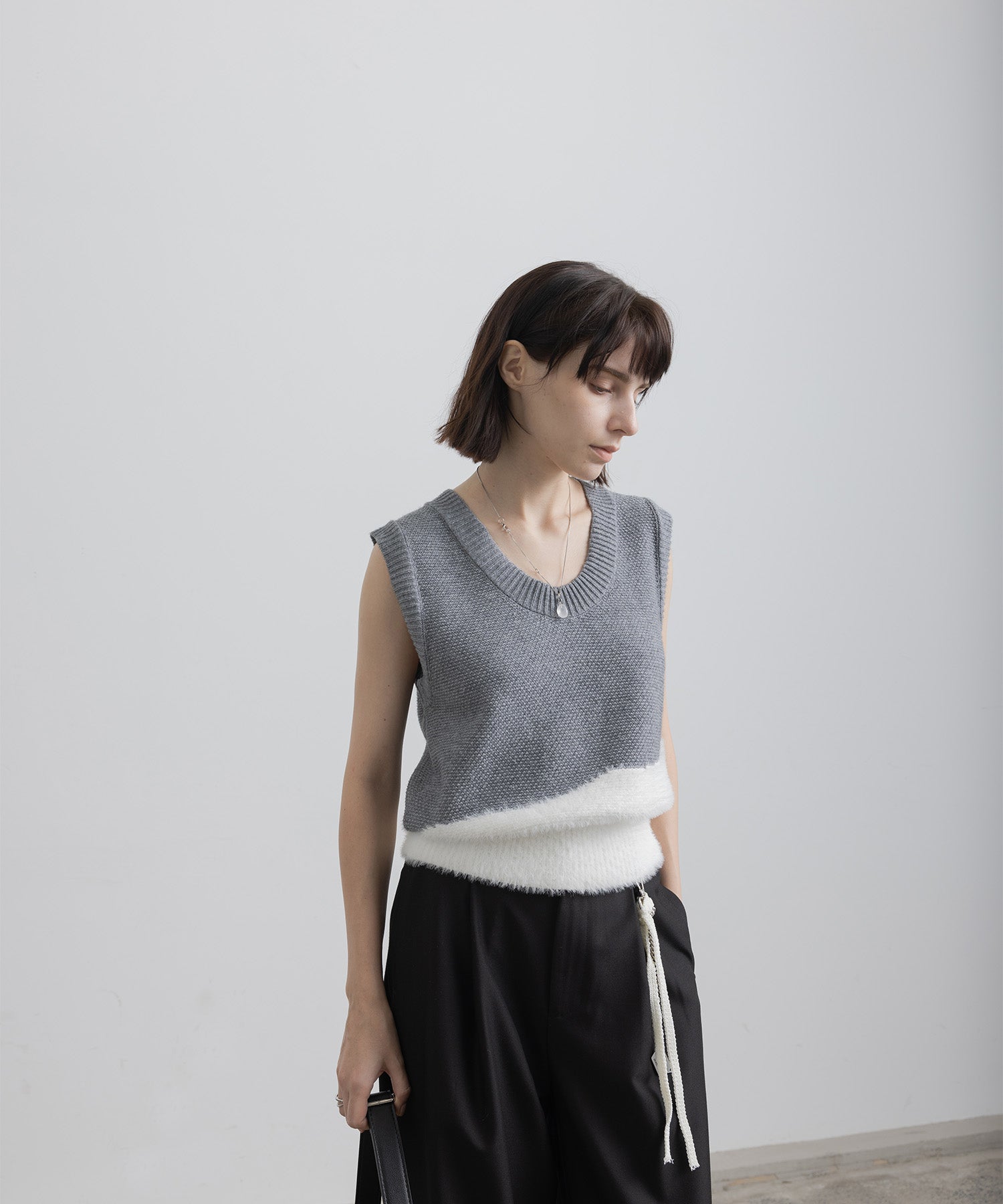 Wave docking knit vest