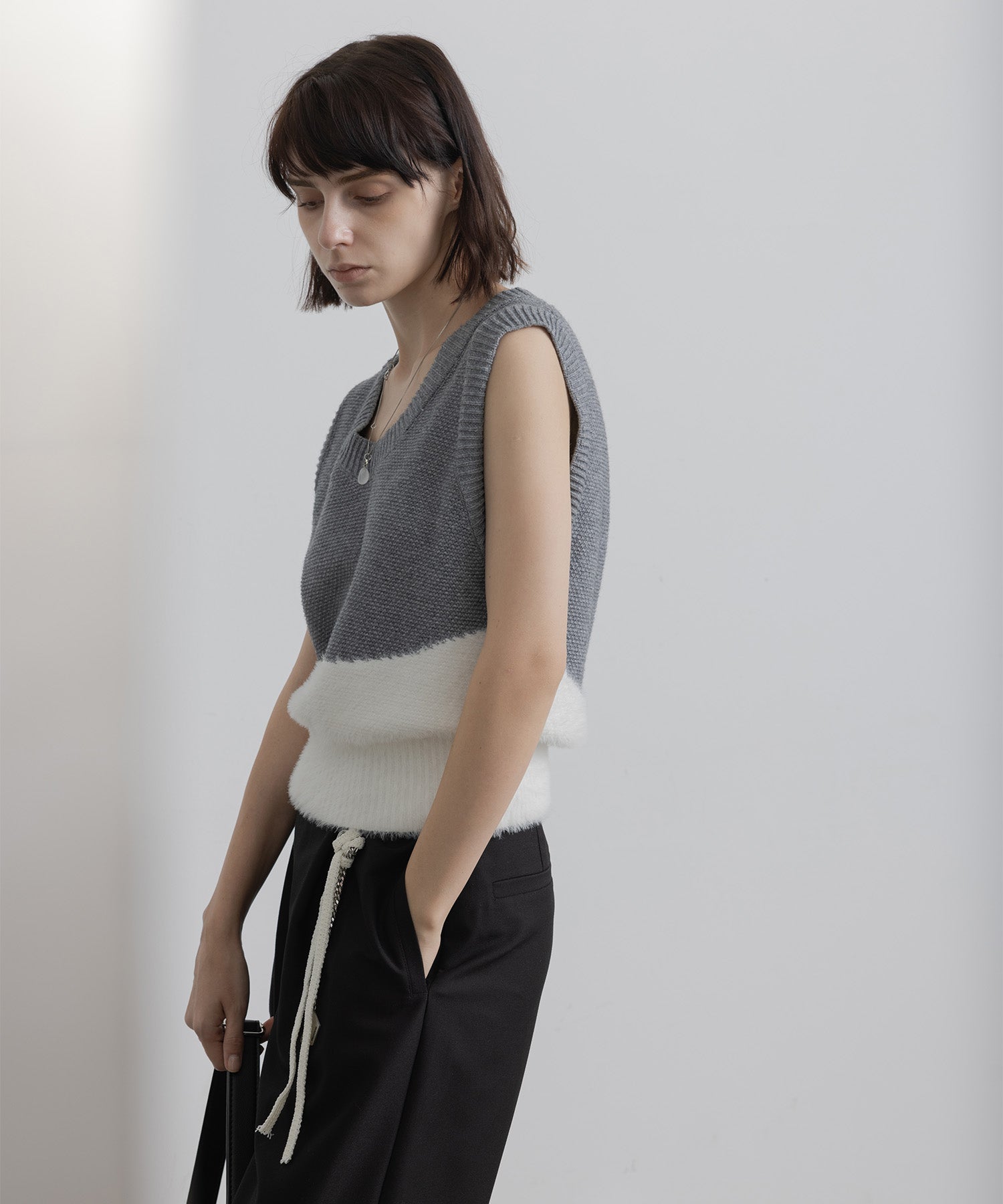 Wave docking knit vest