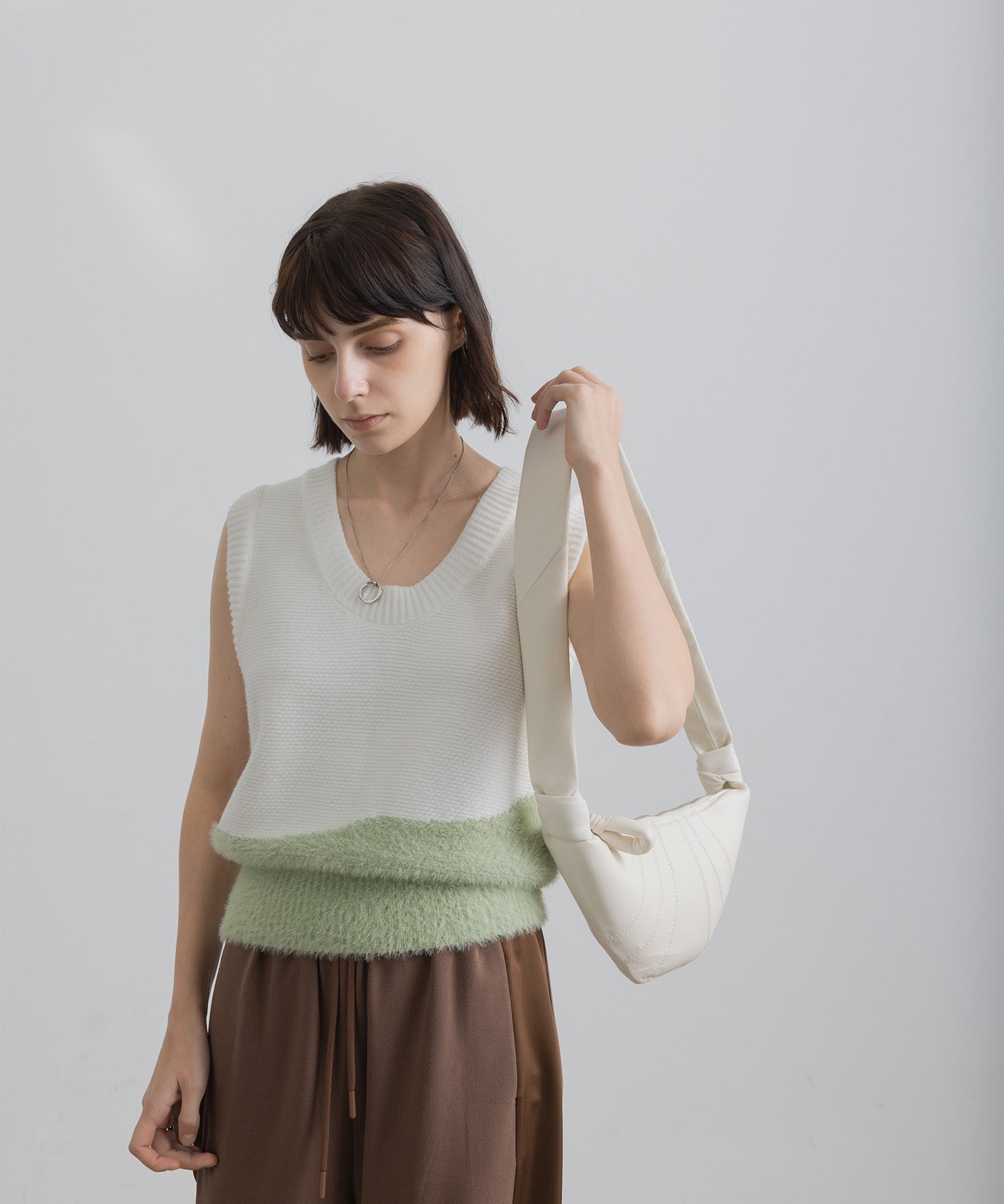 Wave docking knit vest