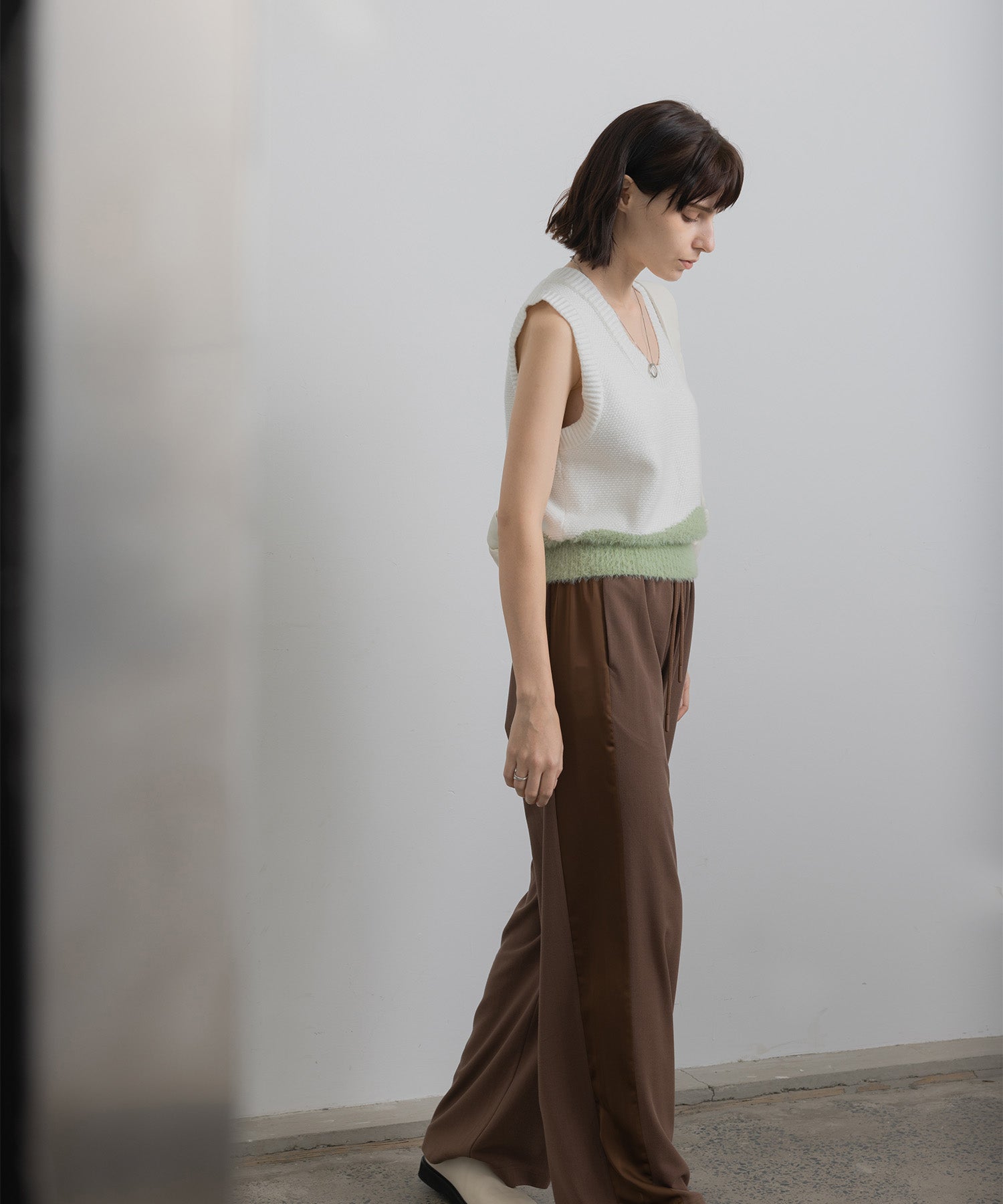 Wave docking knit vest