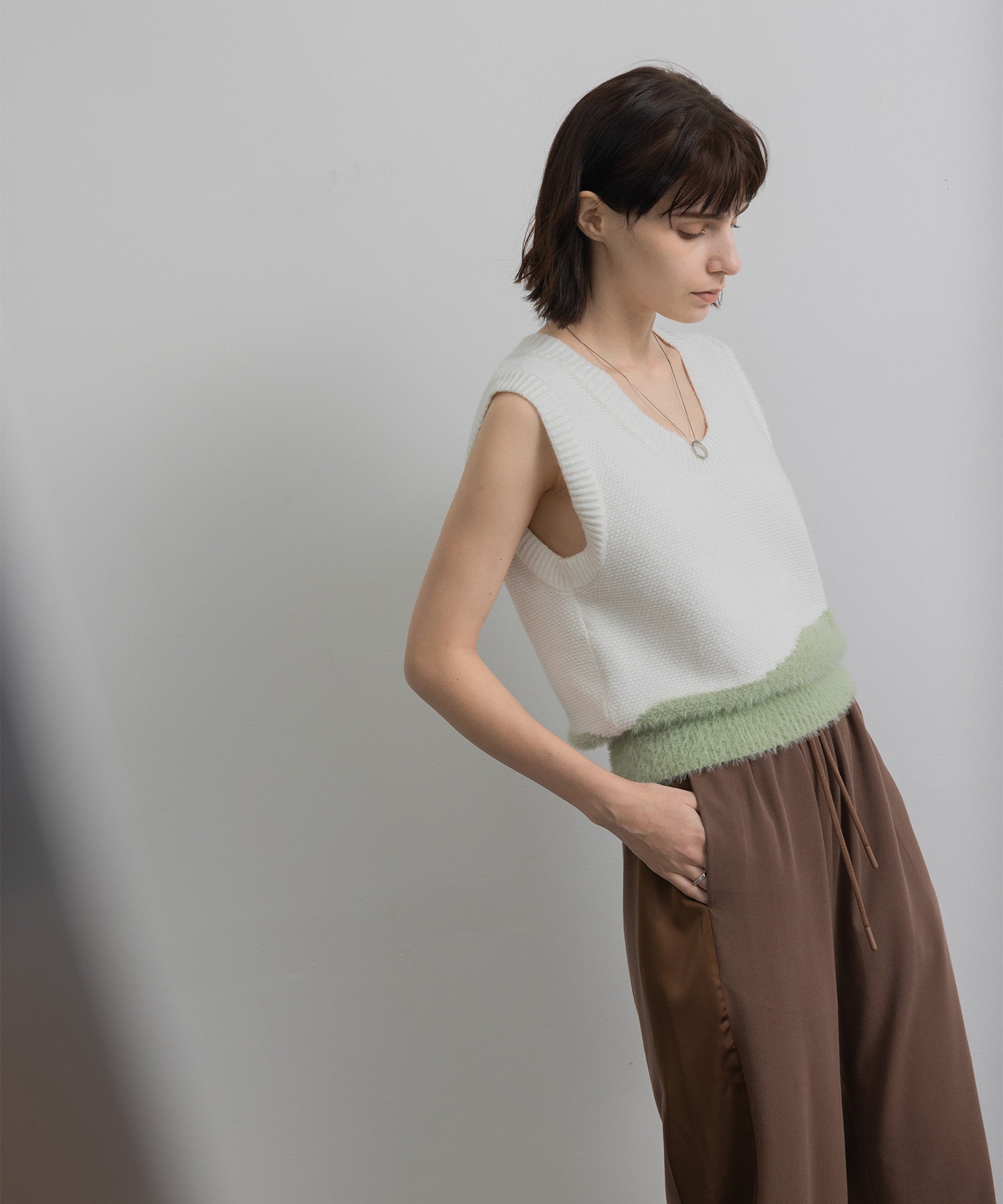 Wave docking knit vest