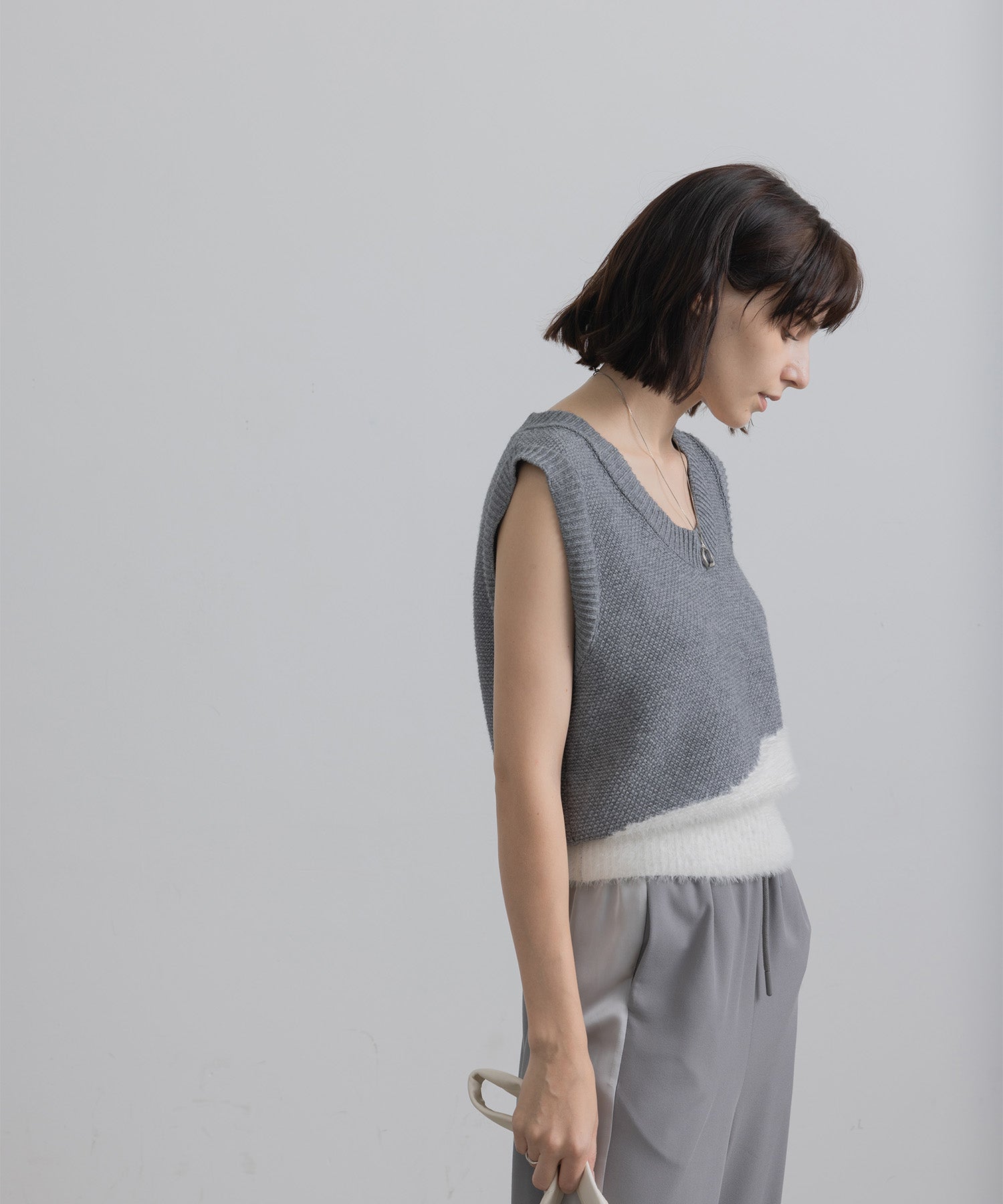 Wave docking knit vest