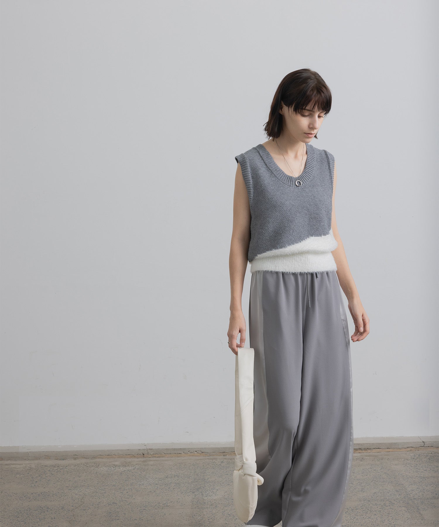 Wave docking knit vest