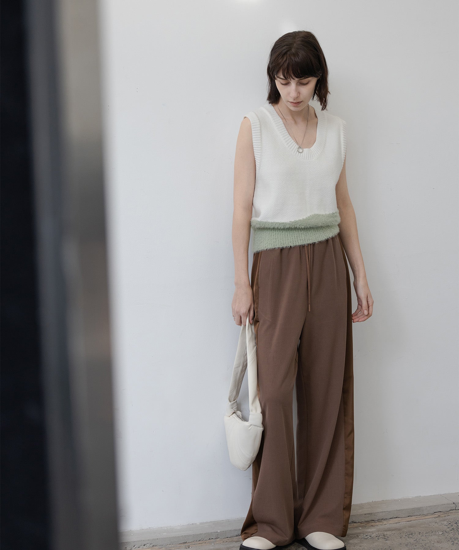 Wave docking knit vest