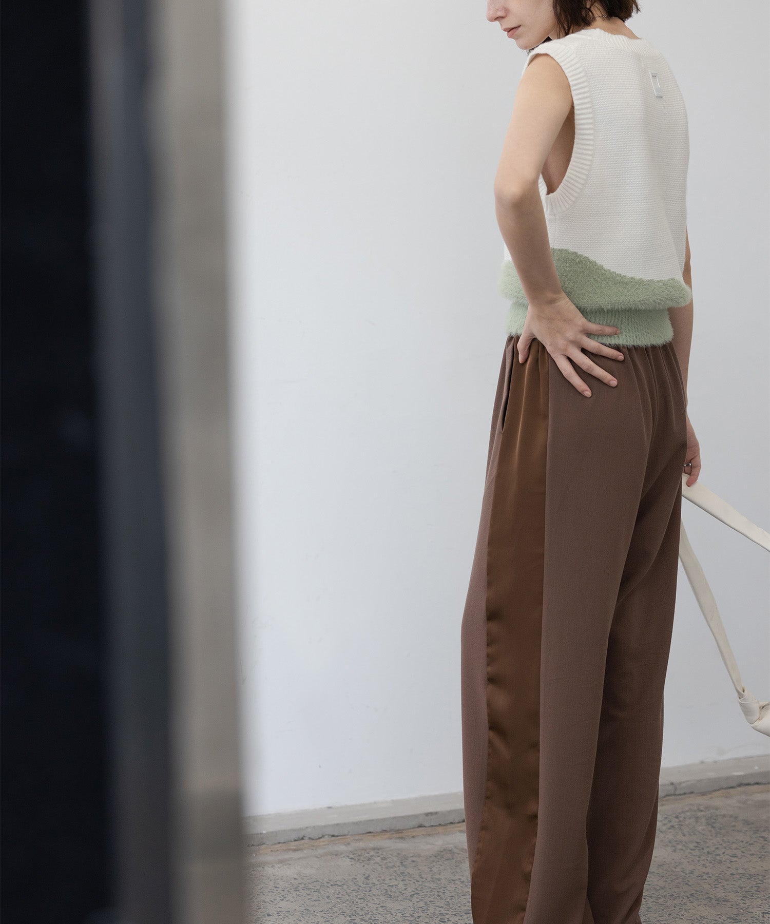 Wave docking knit vest