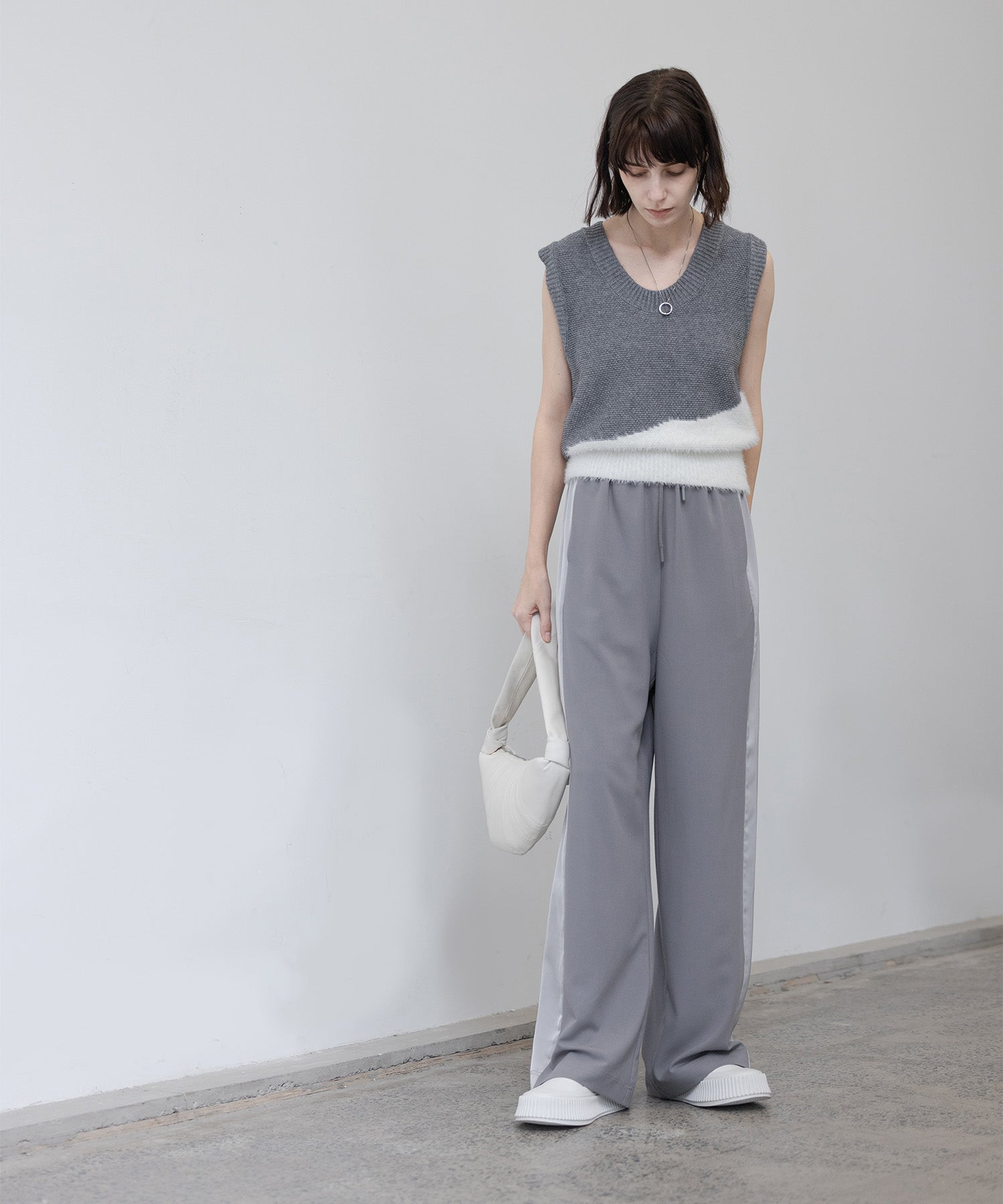 Wave docking knit vest