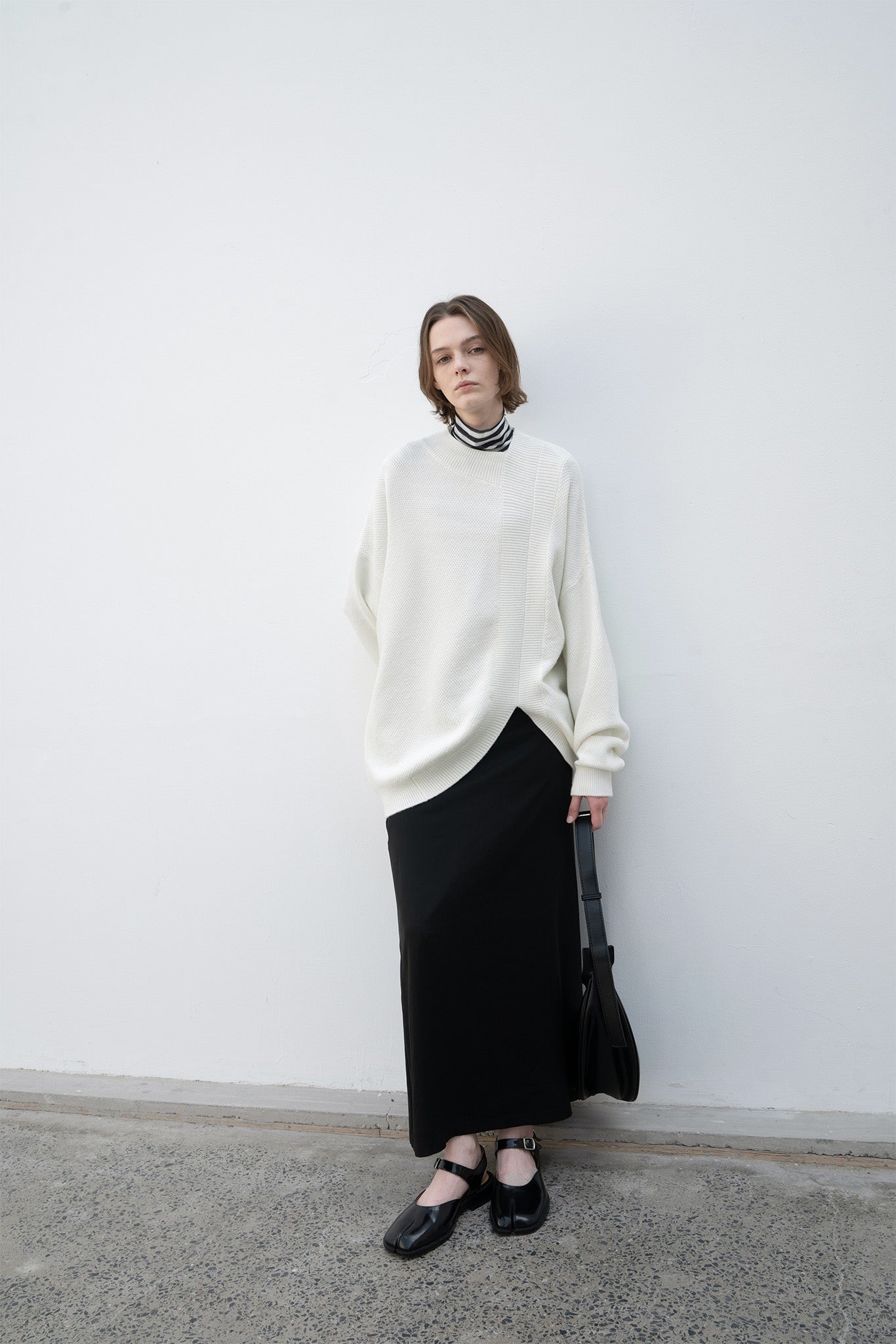 Round slit asymmetric design knit