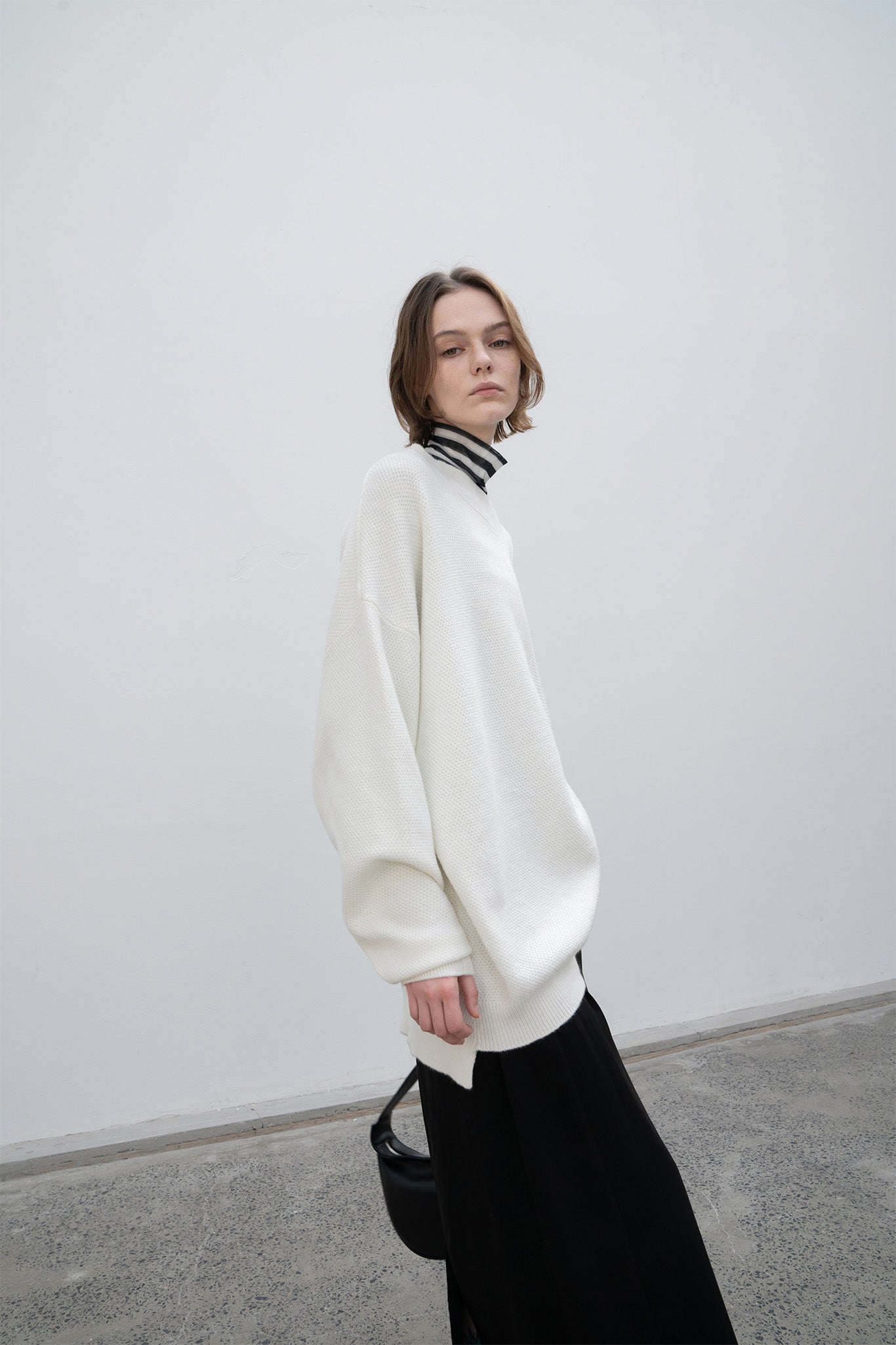Round slit asymmetric design knit