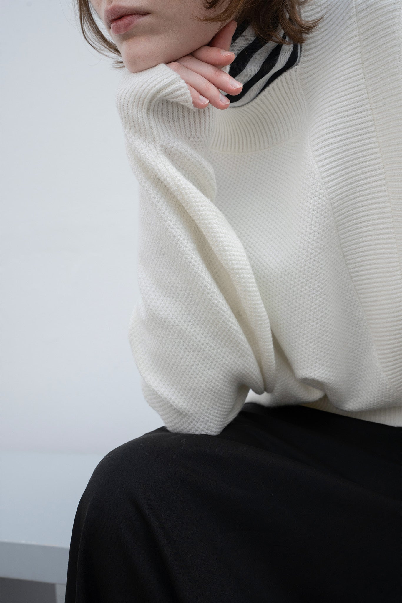 Round slit asymmetric design knit