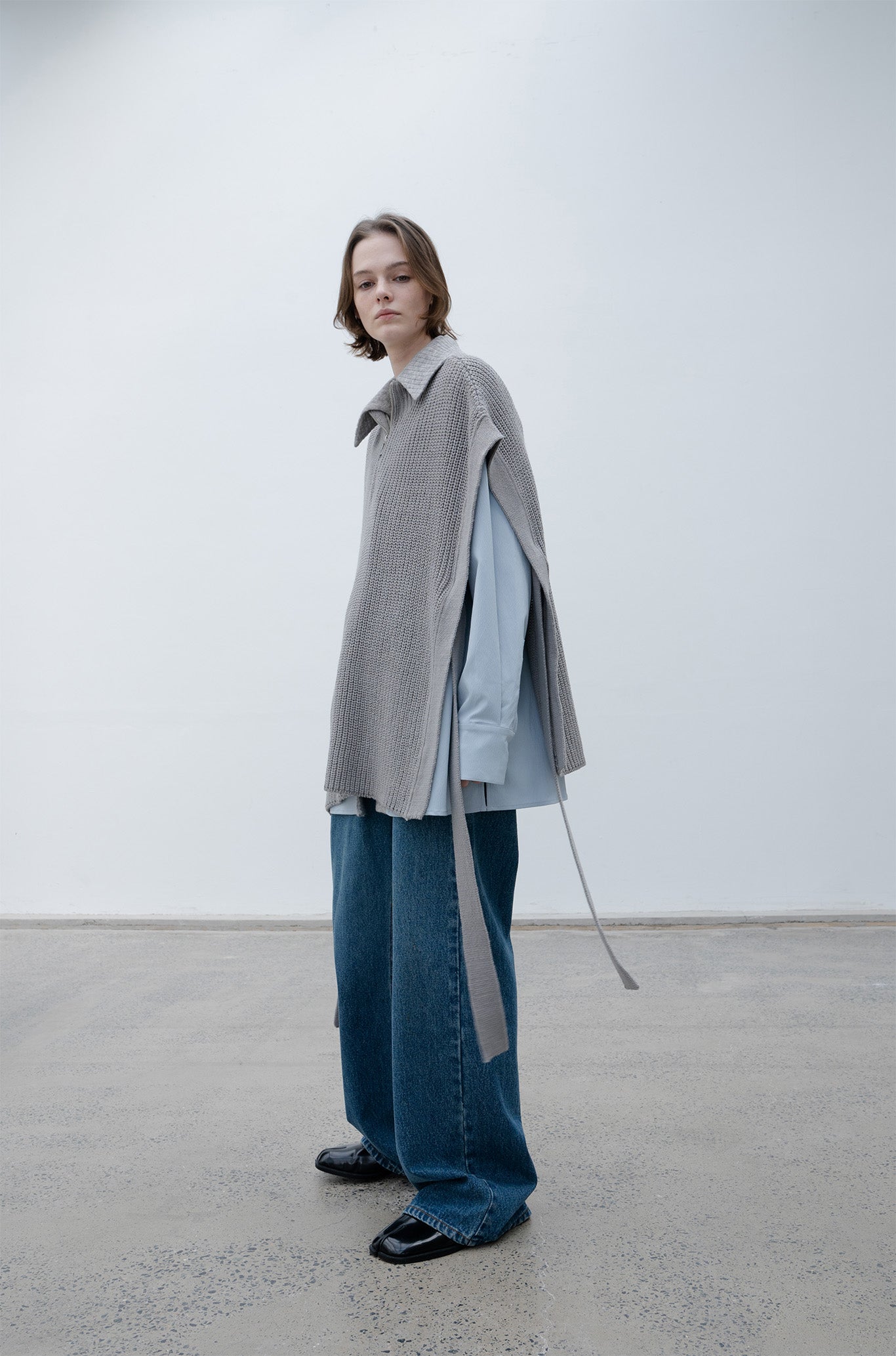 Stand collar high neck half zip up side open knit vest