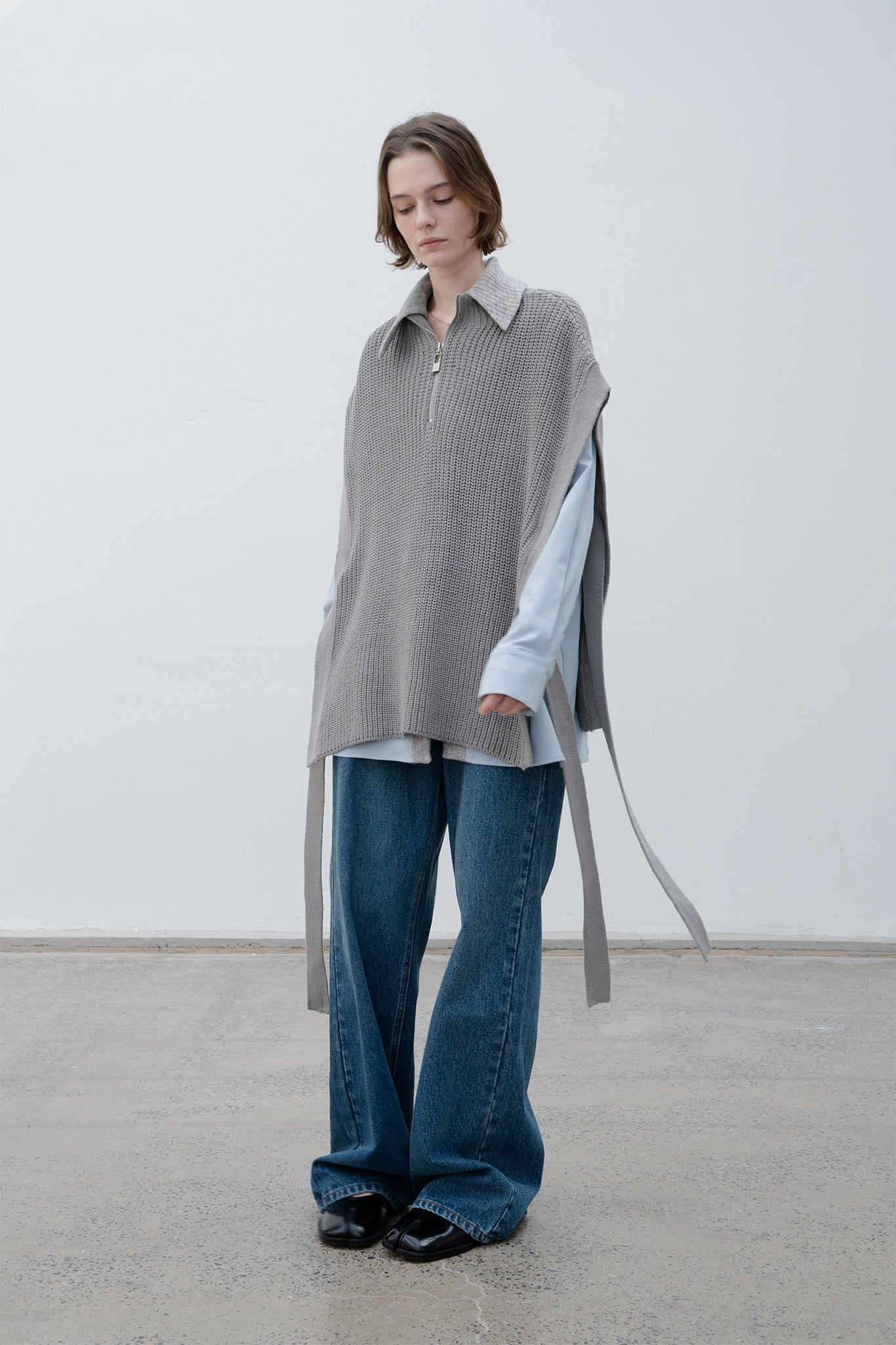 Stand collar high neck half zip up side open knit vest