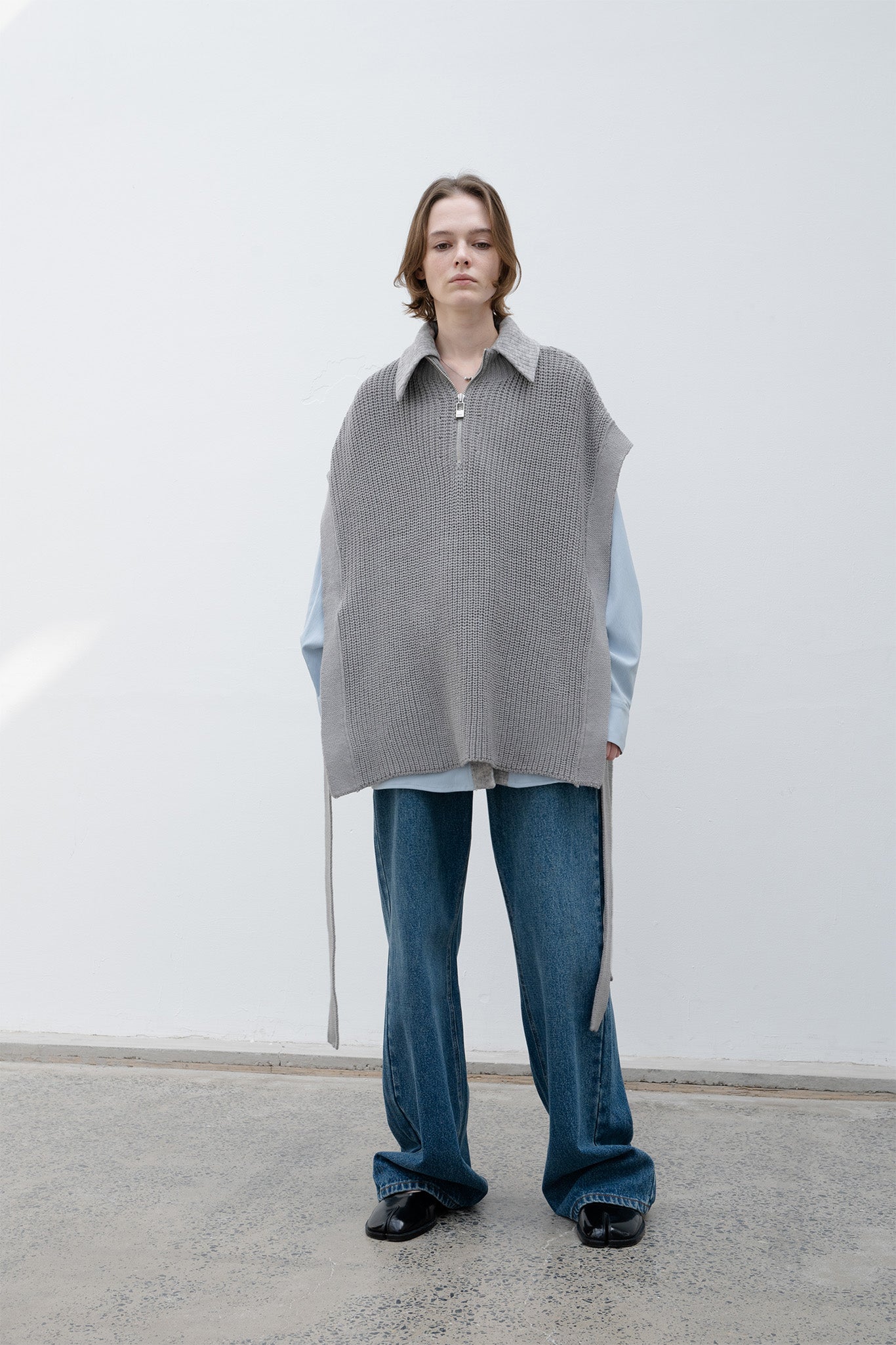 Stand collar high neck half zip up side open knit vest