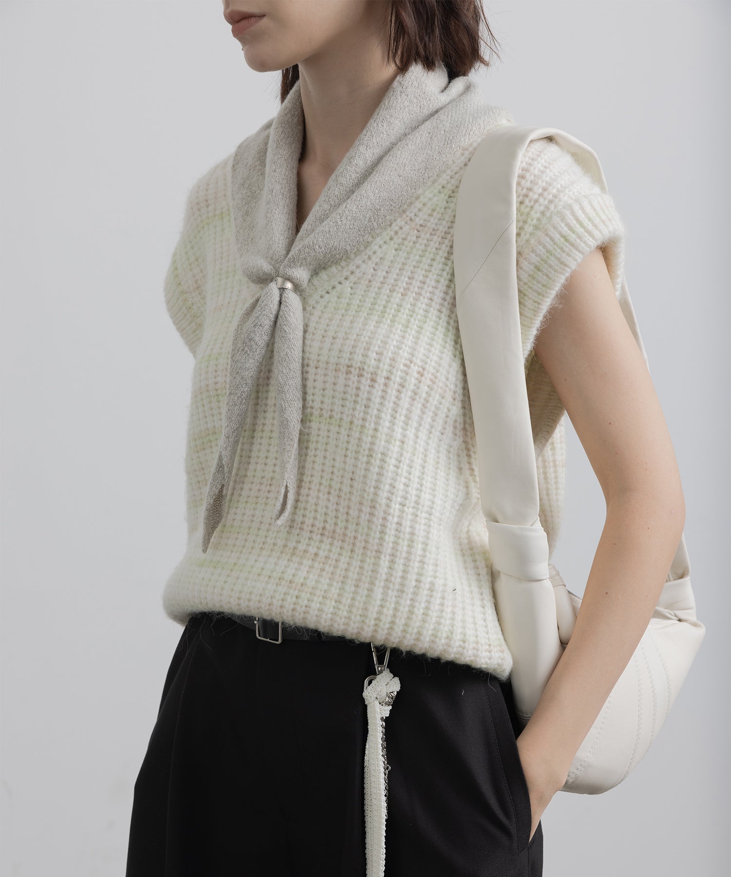 V neck knit vest 