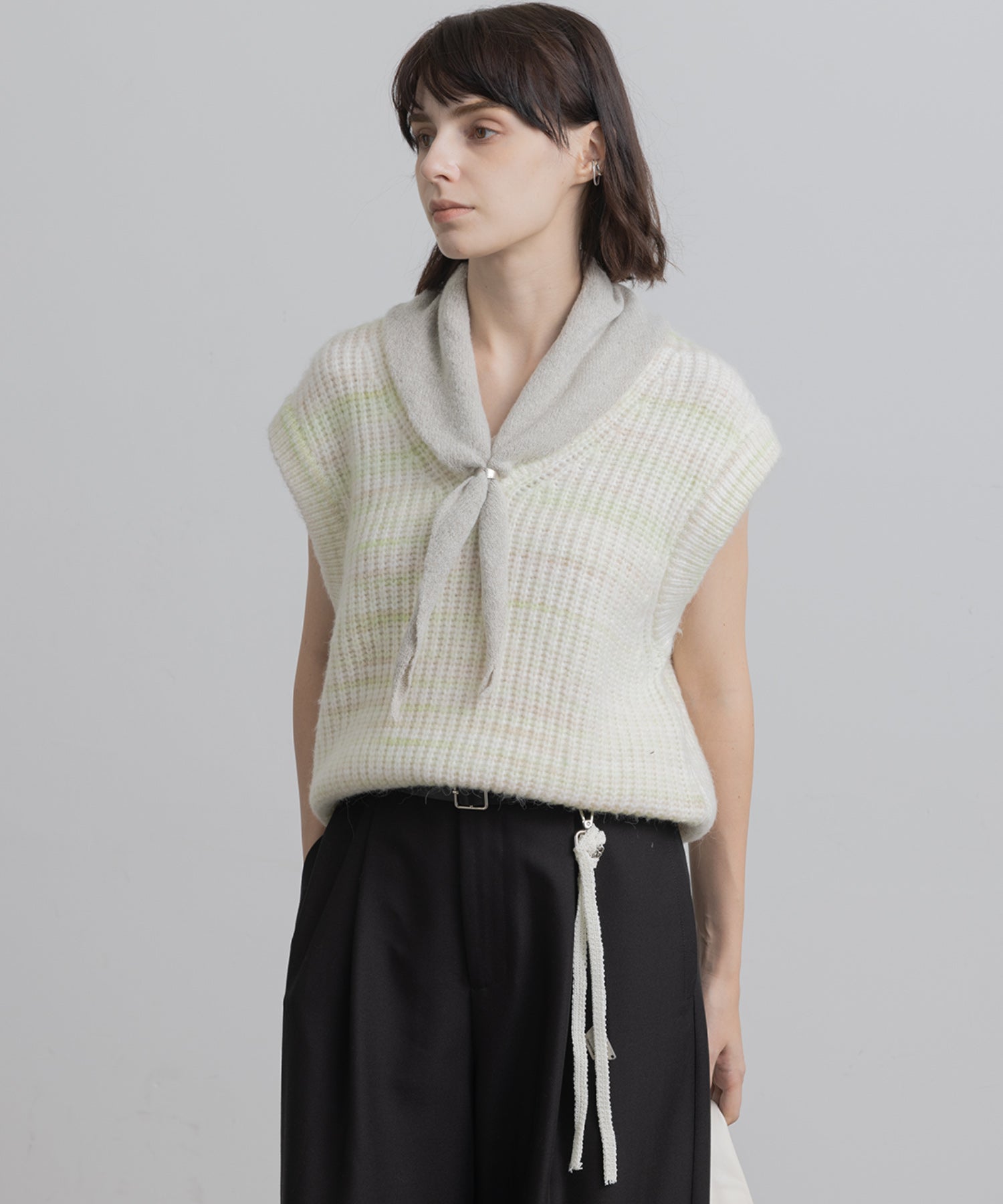 V neck knit vest 