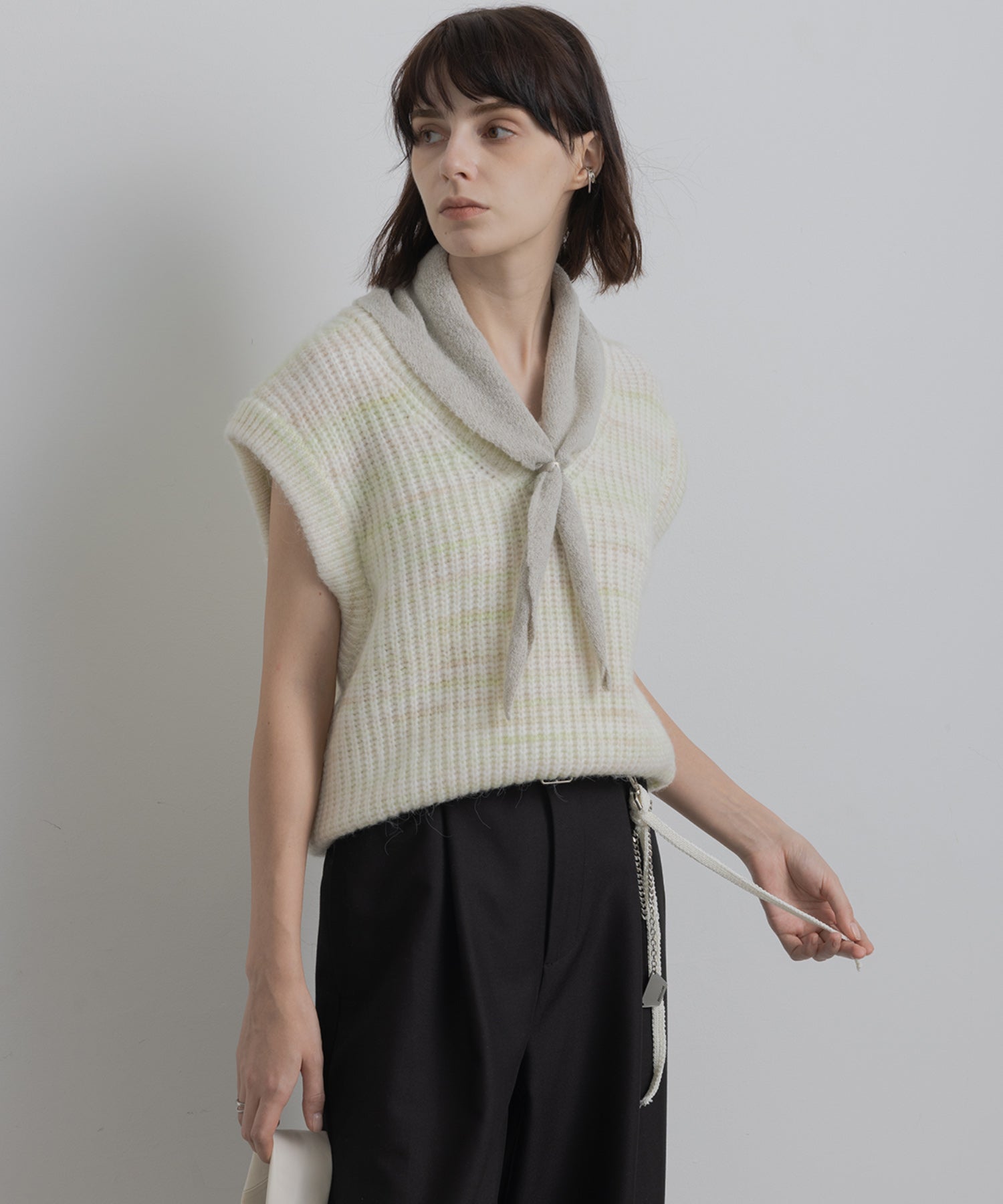 V neck knit vest 