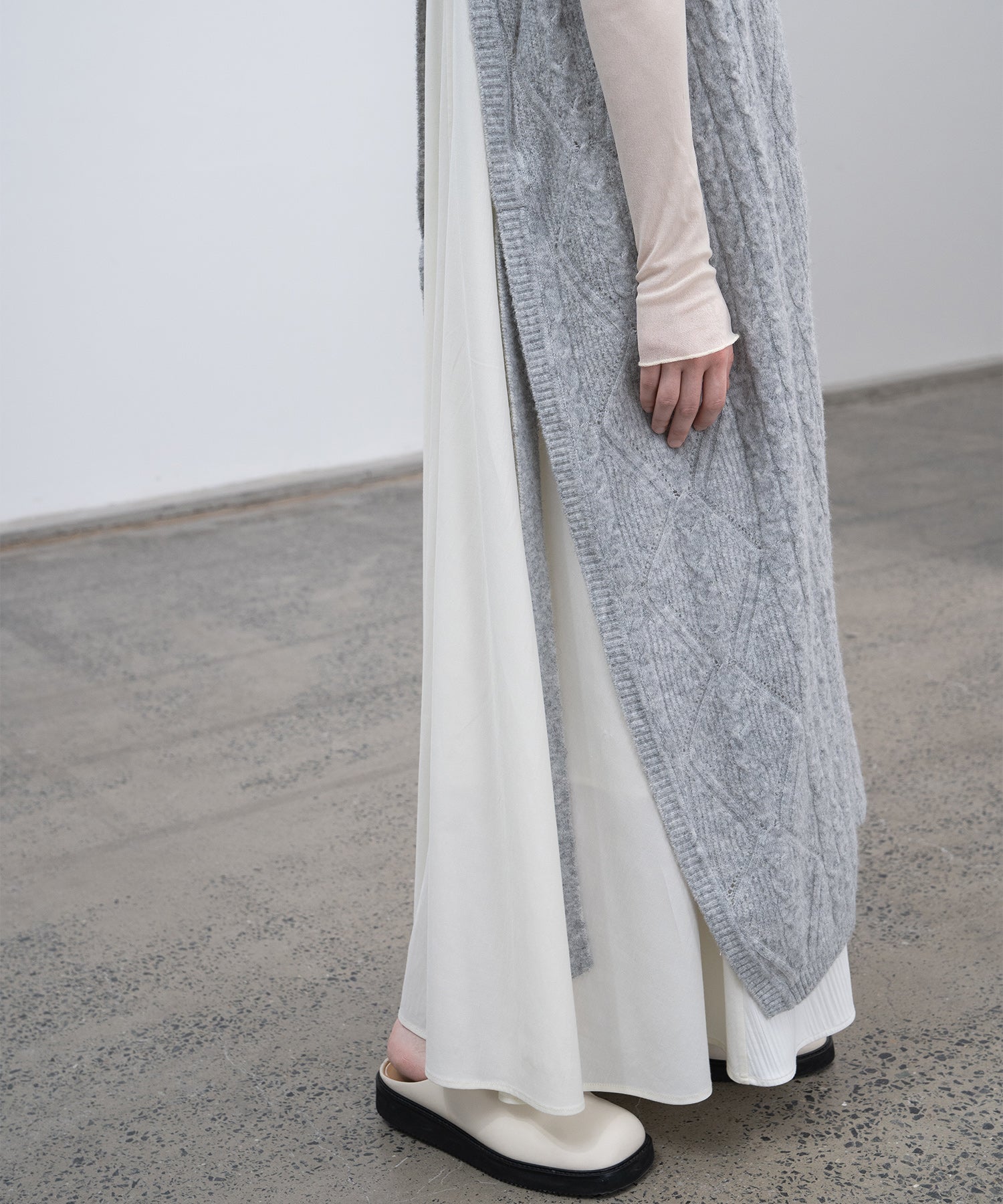Back open cable knit long knit vest dress 