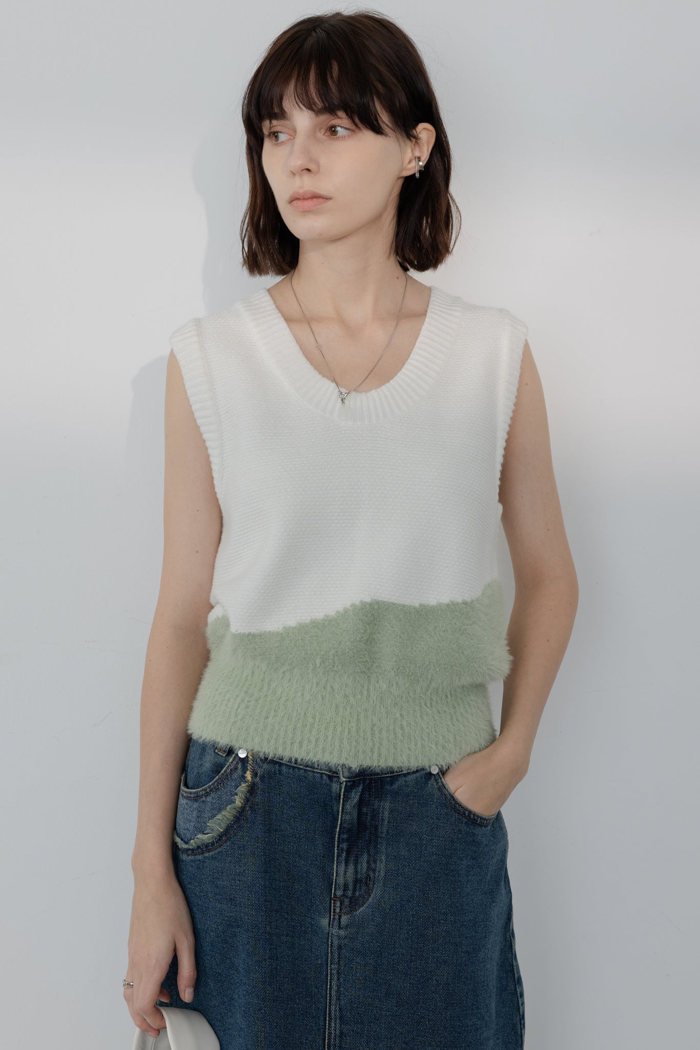 Wave docking knit vest