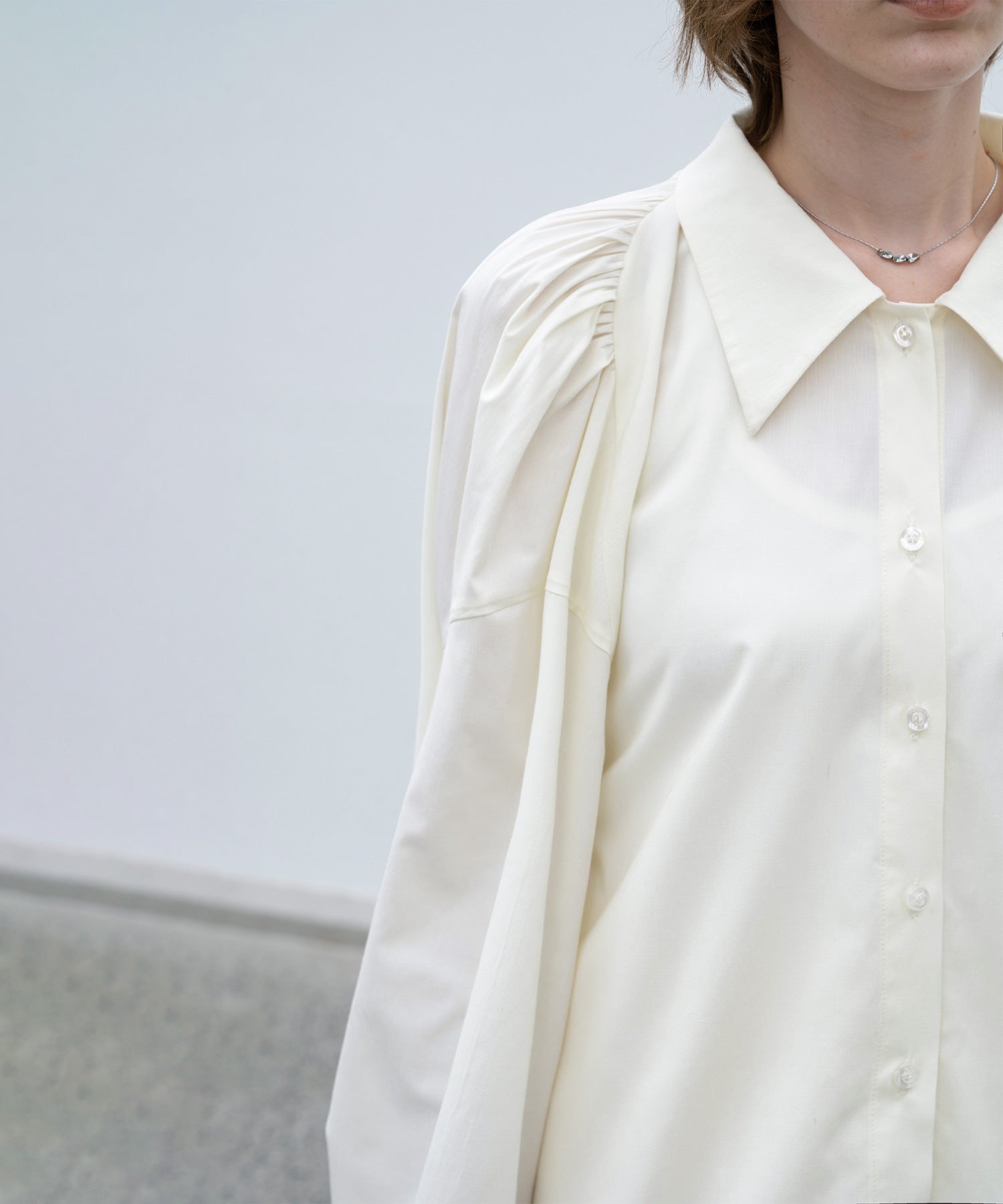 Gathered tuck shoulder volume sleeve over silhouette shirt 
